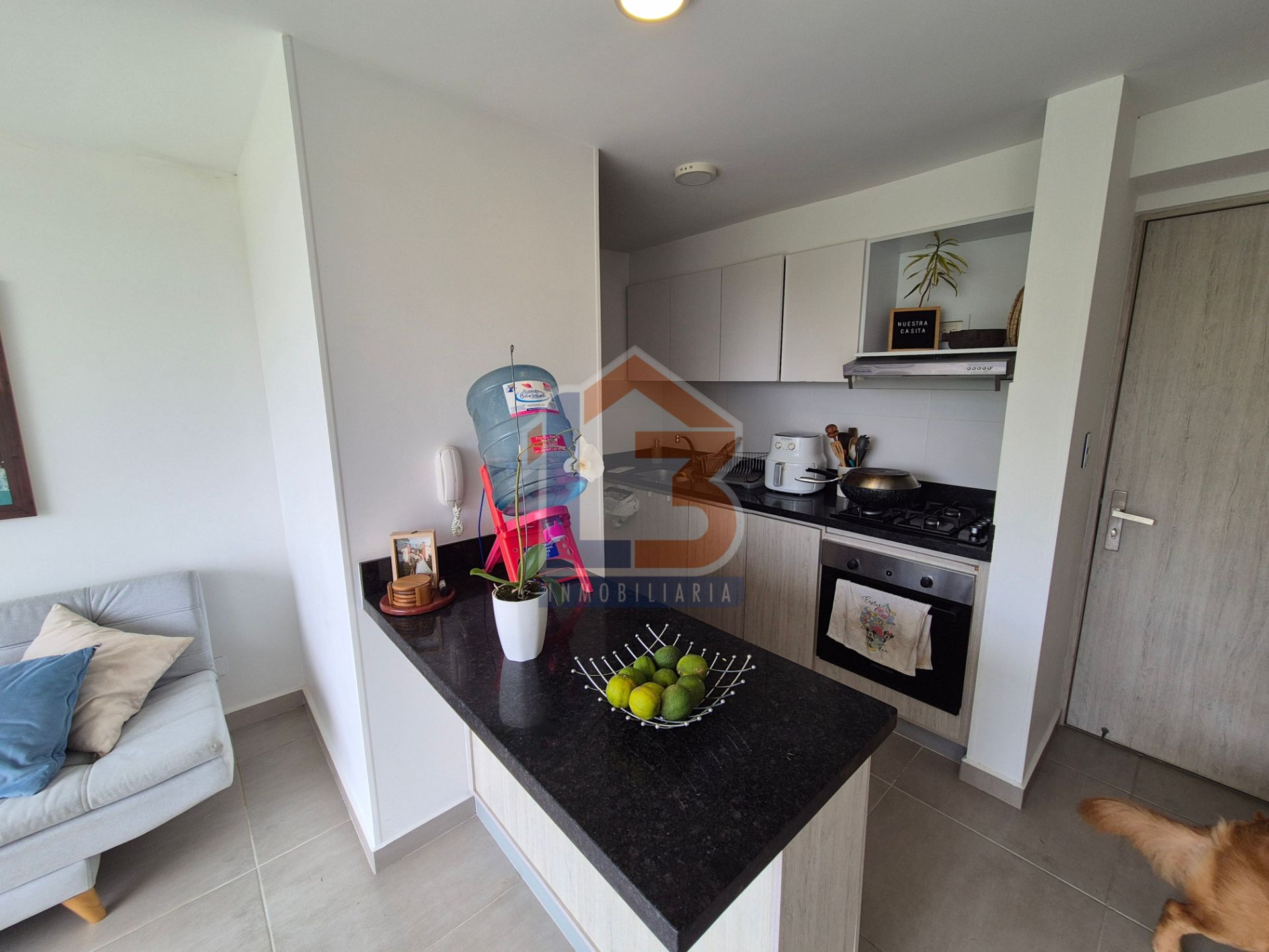 SE VENDE APTO EN AV. 19 NORTE (6).jpg