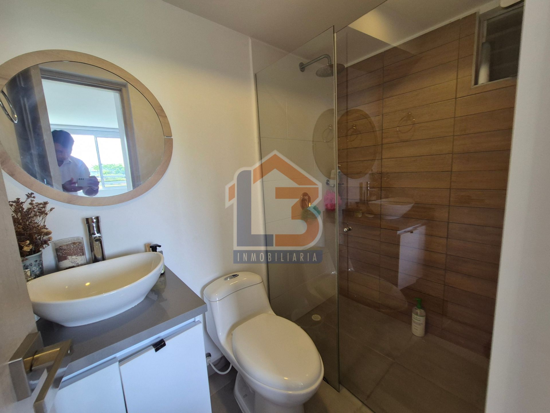 SE VENDE APTO EN AV. 19 NORTE (12).jpg