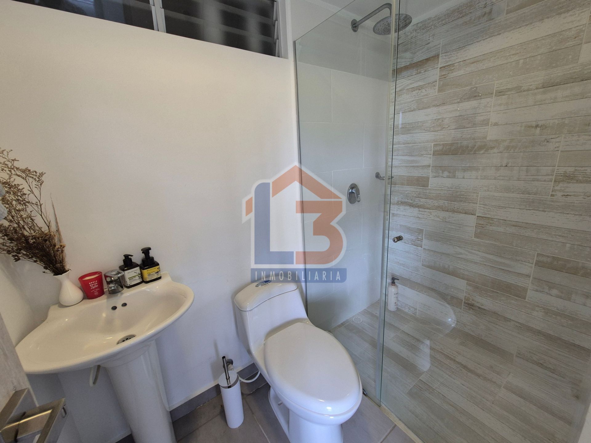 SE VENDE APTO EN AV. 19 NORTE (17).jpg