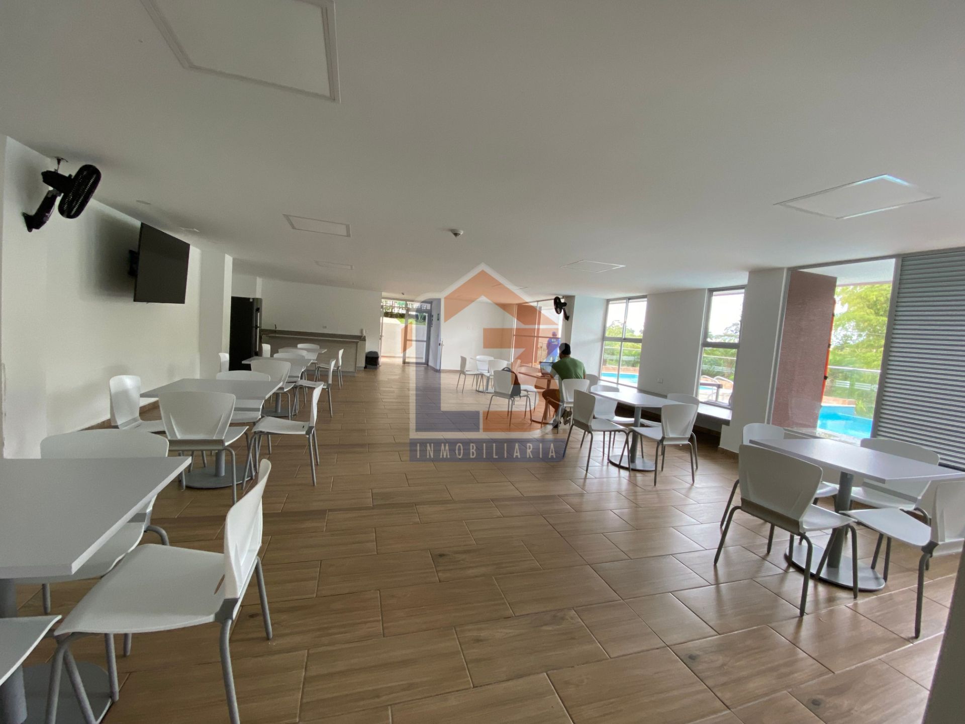 SE VENDE APTO EN AV. 19 NORTE (28).jpg