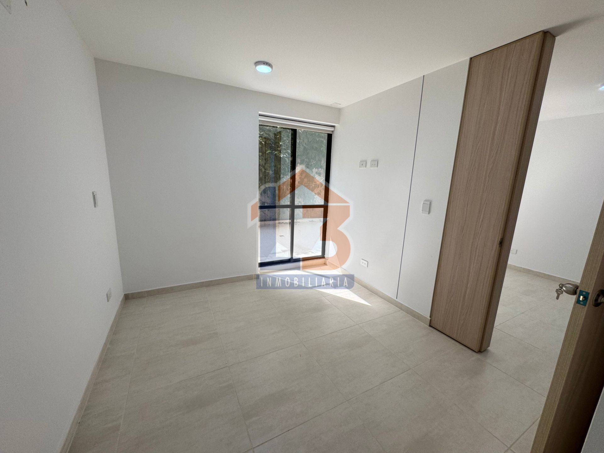 SE VENDE APARTAESTUDIO EN EL NORTE  (8).jpg