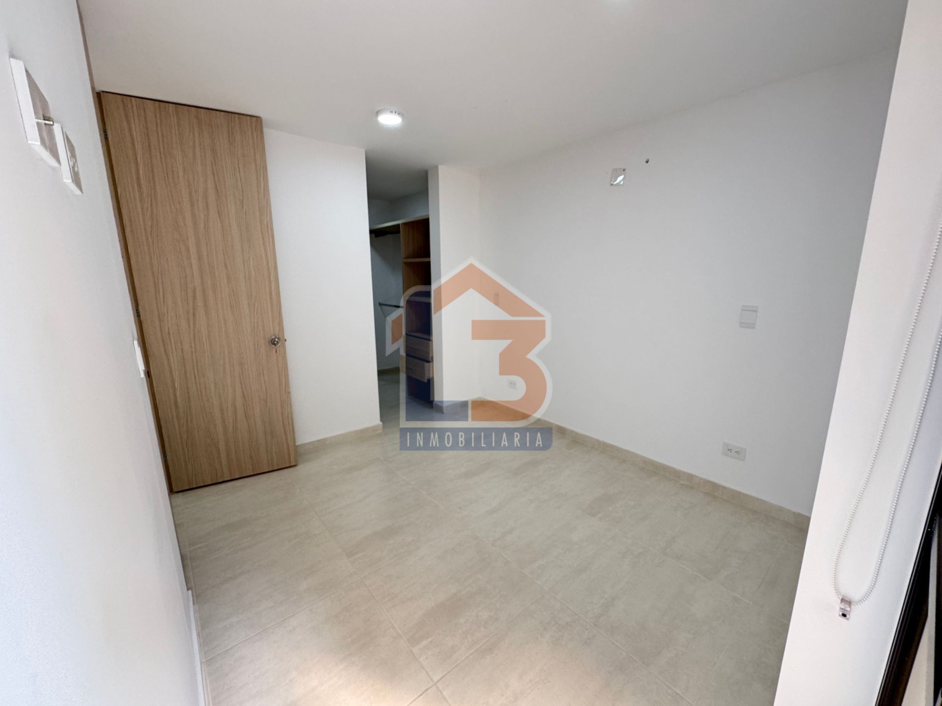 SE VENDE APARTAESTUDIO EN EL NORTE  (9).jpg