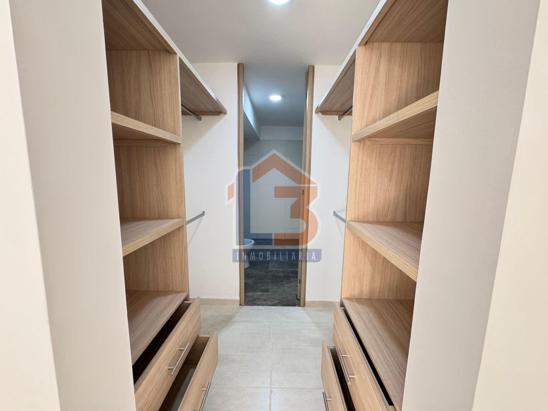 SE VENDE APARTAESTUDIO EN EL NORTE  (10).jpg