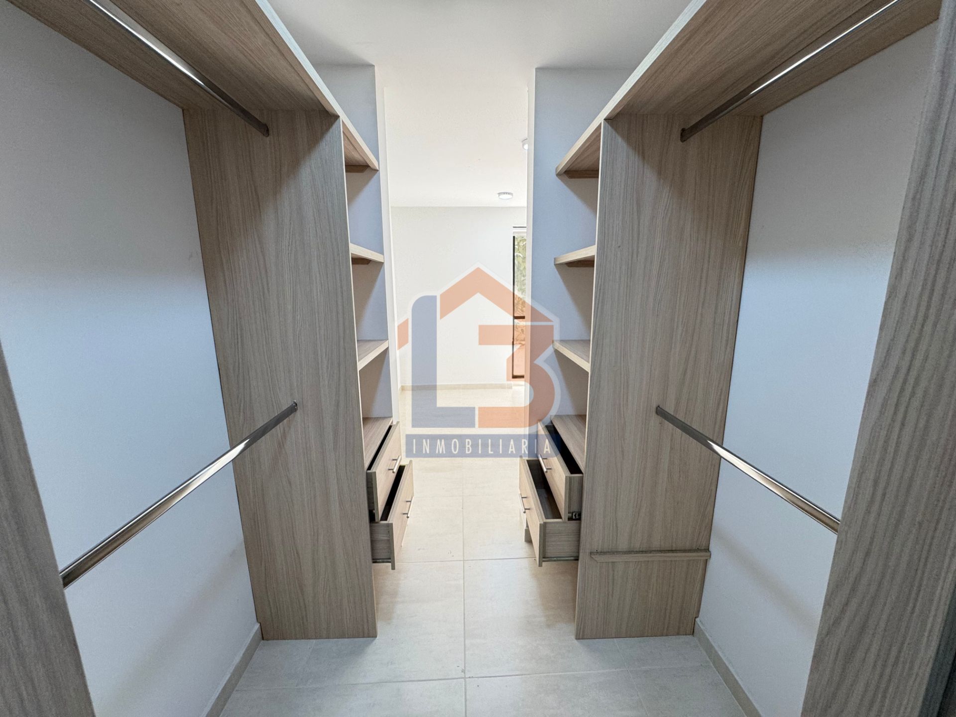 SE VENDE APARTAESTUDIO EN EL NORTE  (11).jpg
