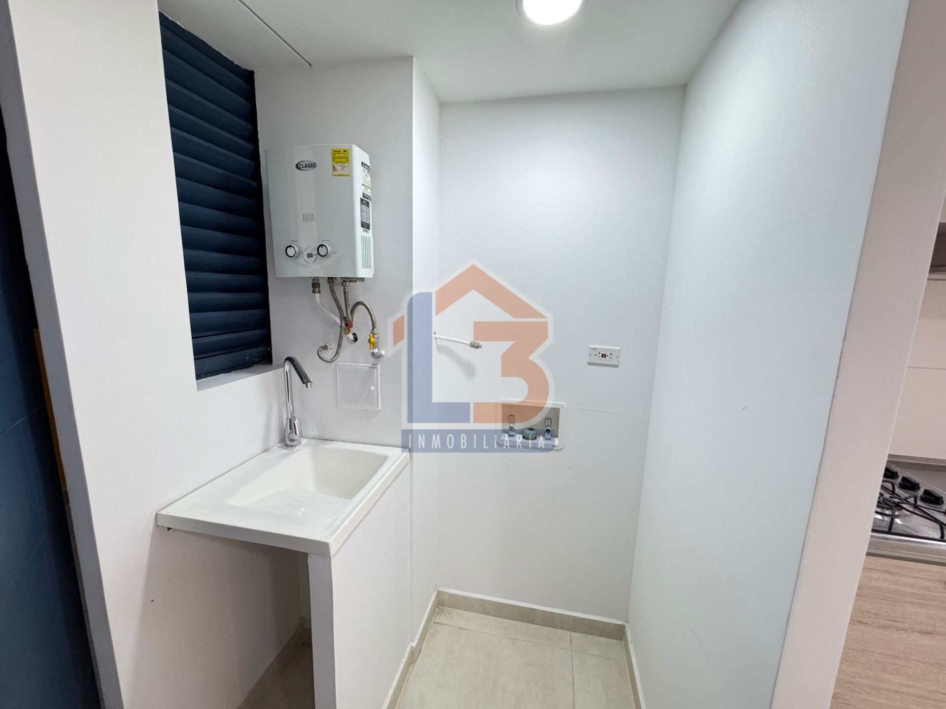 SE VENDE APARTAESTUDIO EN EL NORTE  (14).jpg