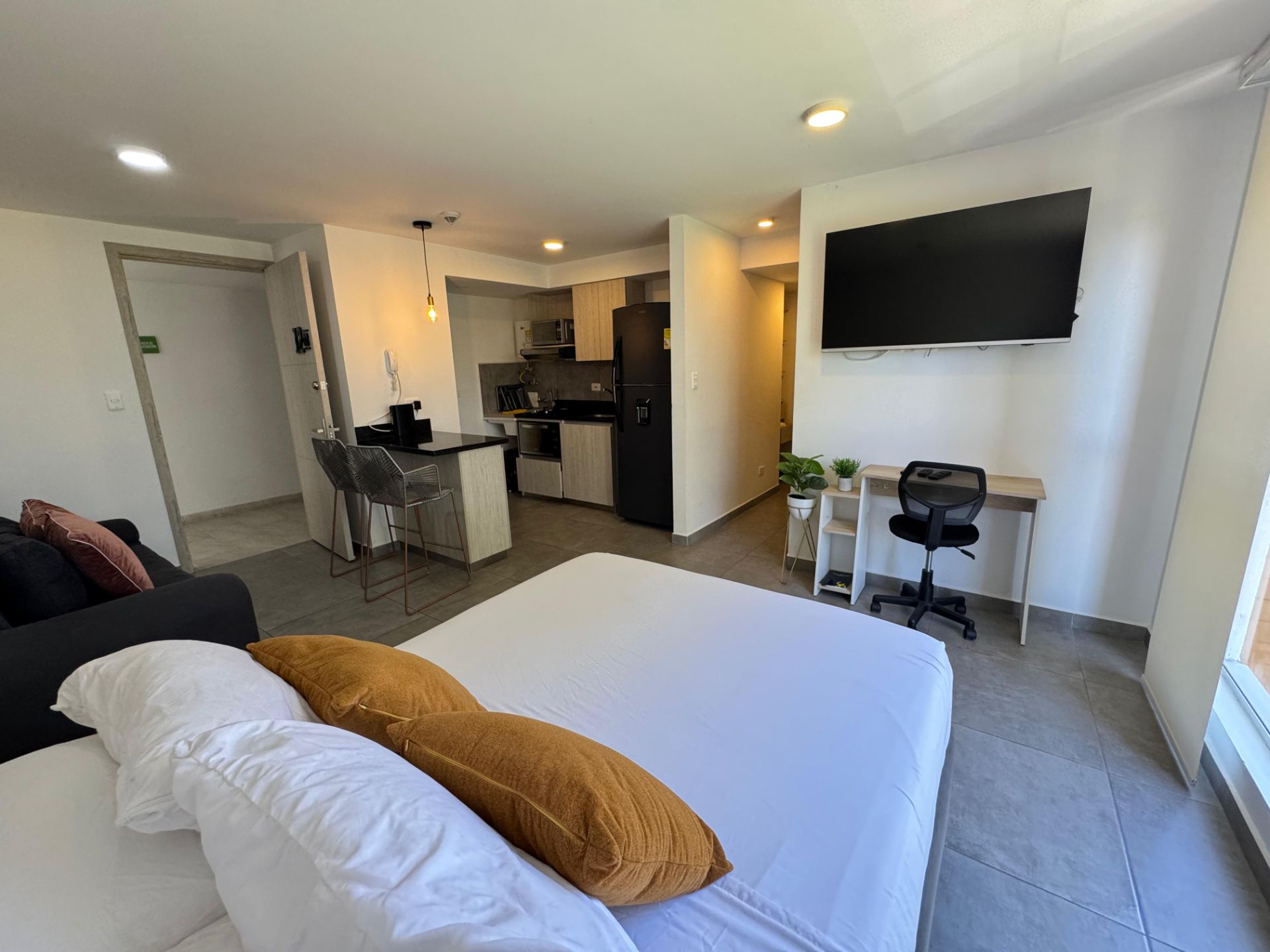hermoso apartaestudio ave centenario alquiler mensual (28).jpg