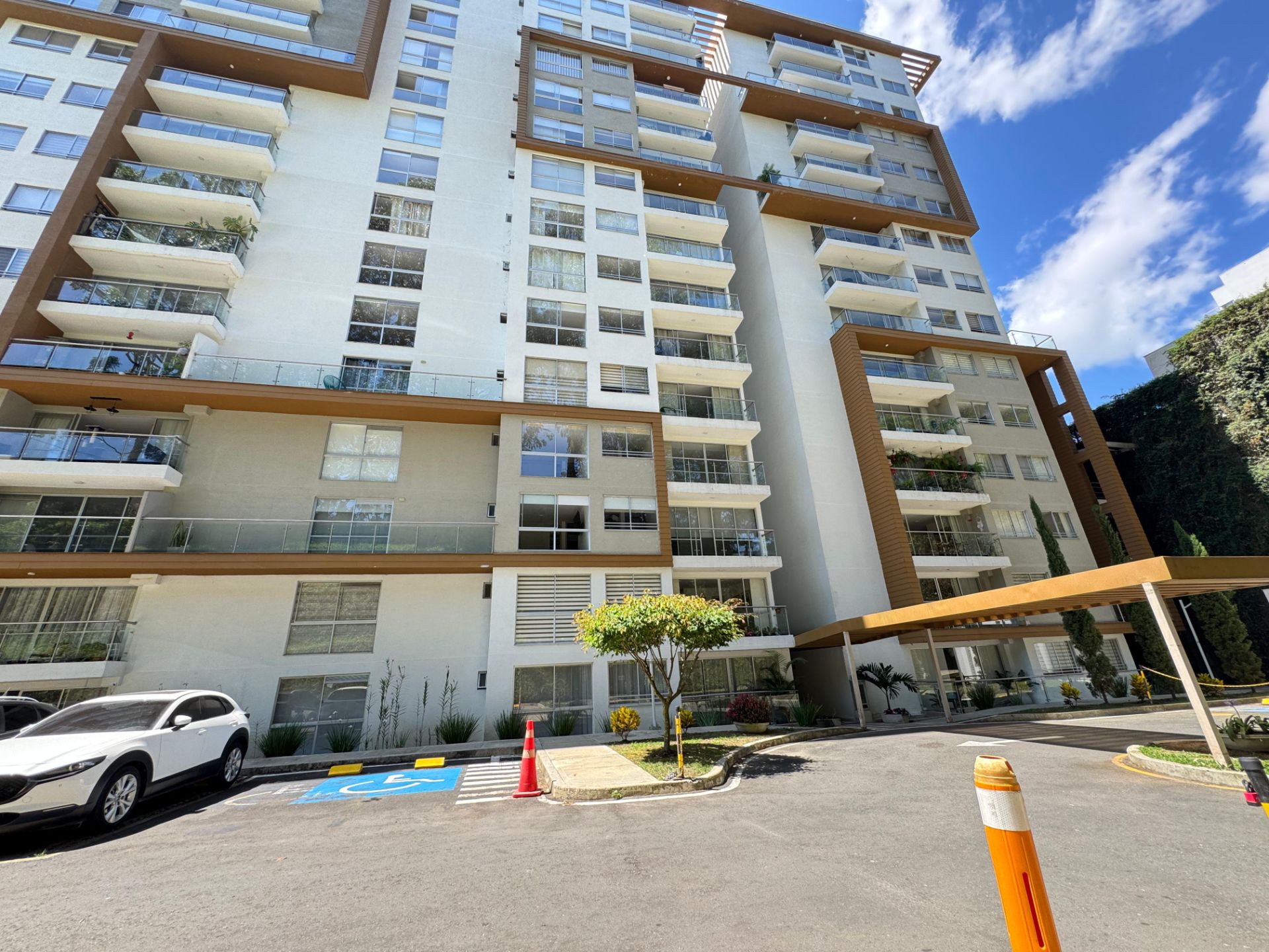 hermoso apartaestudio ave centenario alquiler mensual (32).jpg