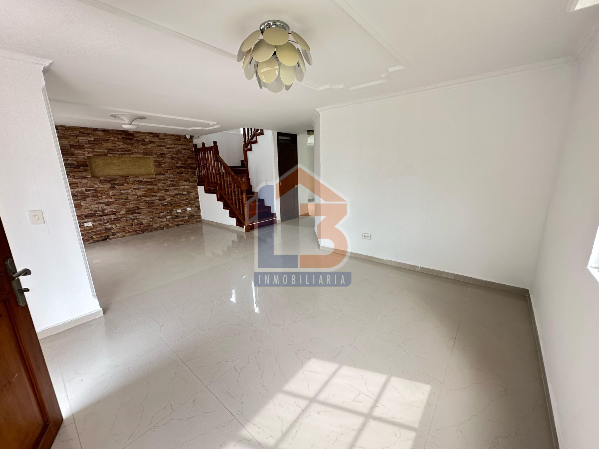 SE VENDE CASA AV. 19 NORTE  3..jpg