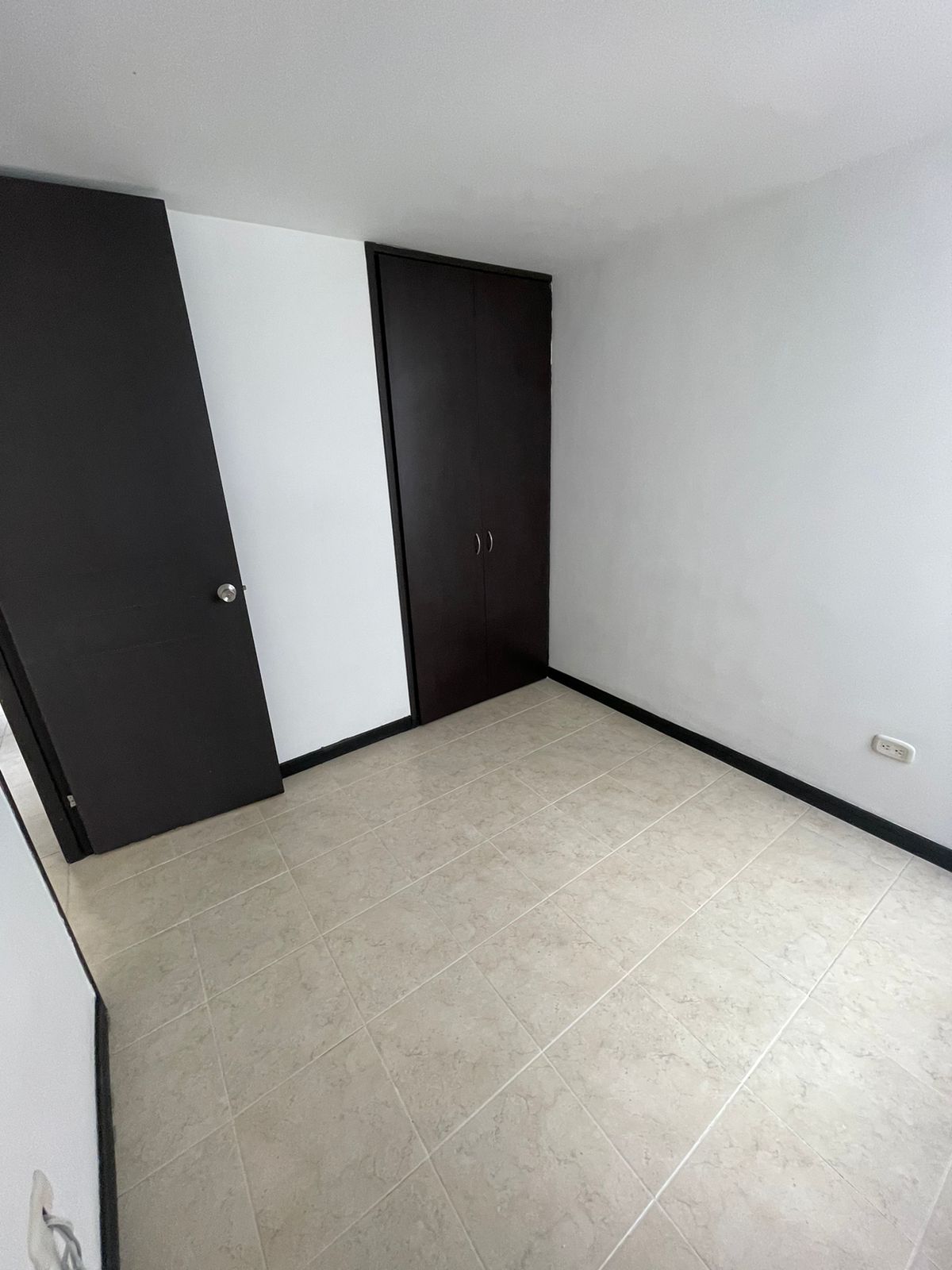 SE VENDE APTO SENDEROS DE UNICENTRO 12..jpg