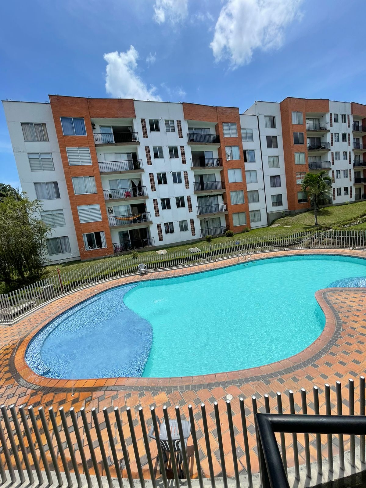 SE VENDE APTO SENDEROS DE UNICENTRO 24..jpg