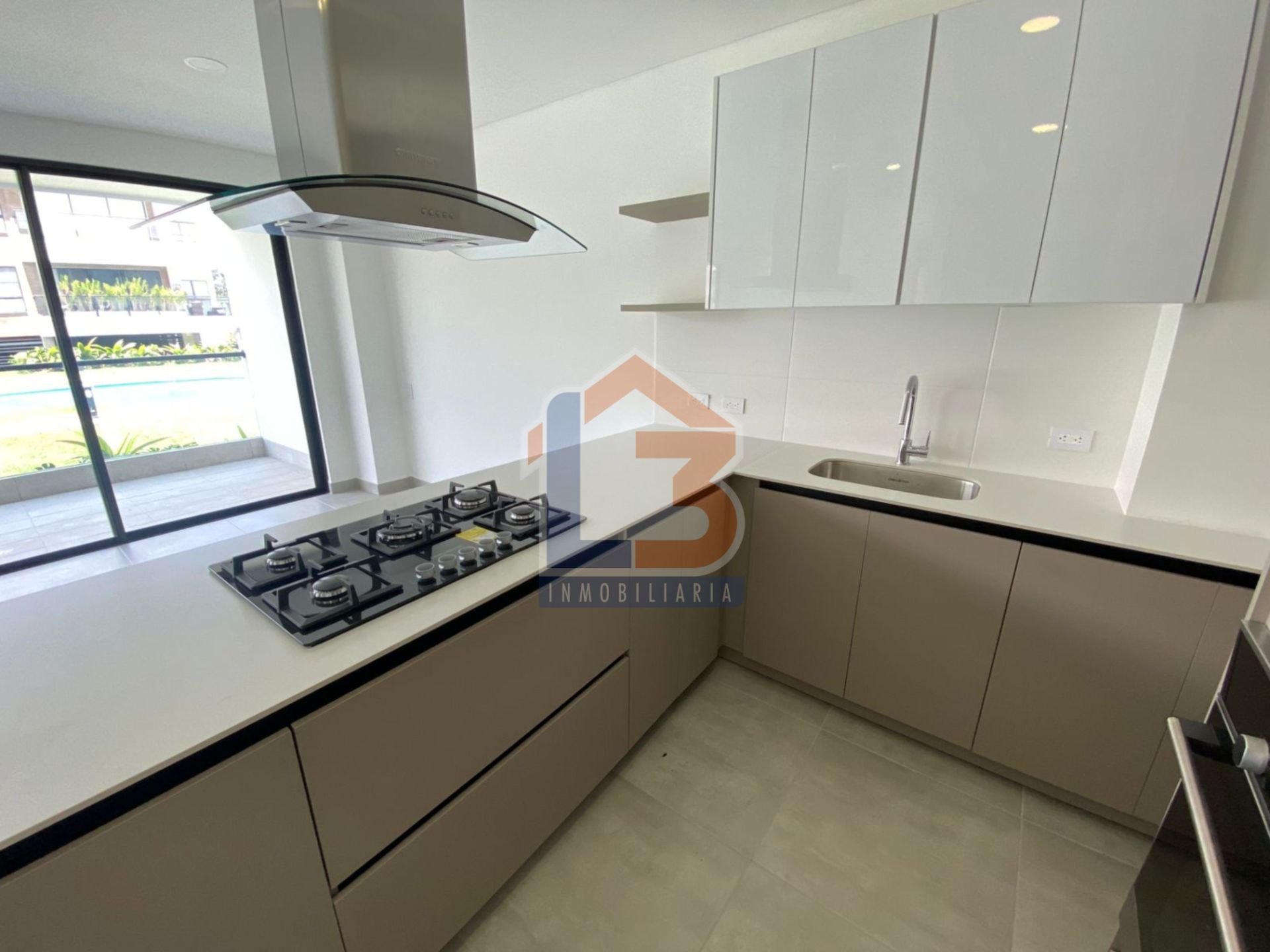 SE VENDE APTO EN EL CAIMO (9).jpg