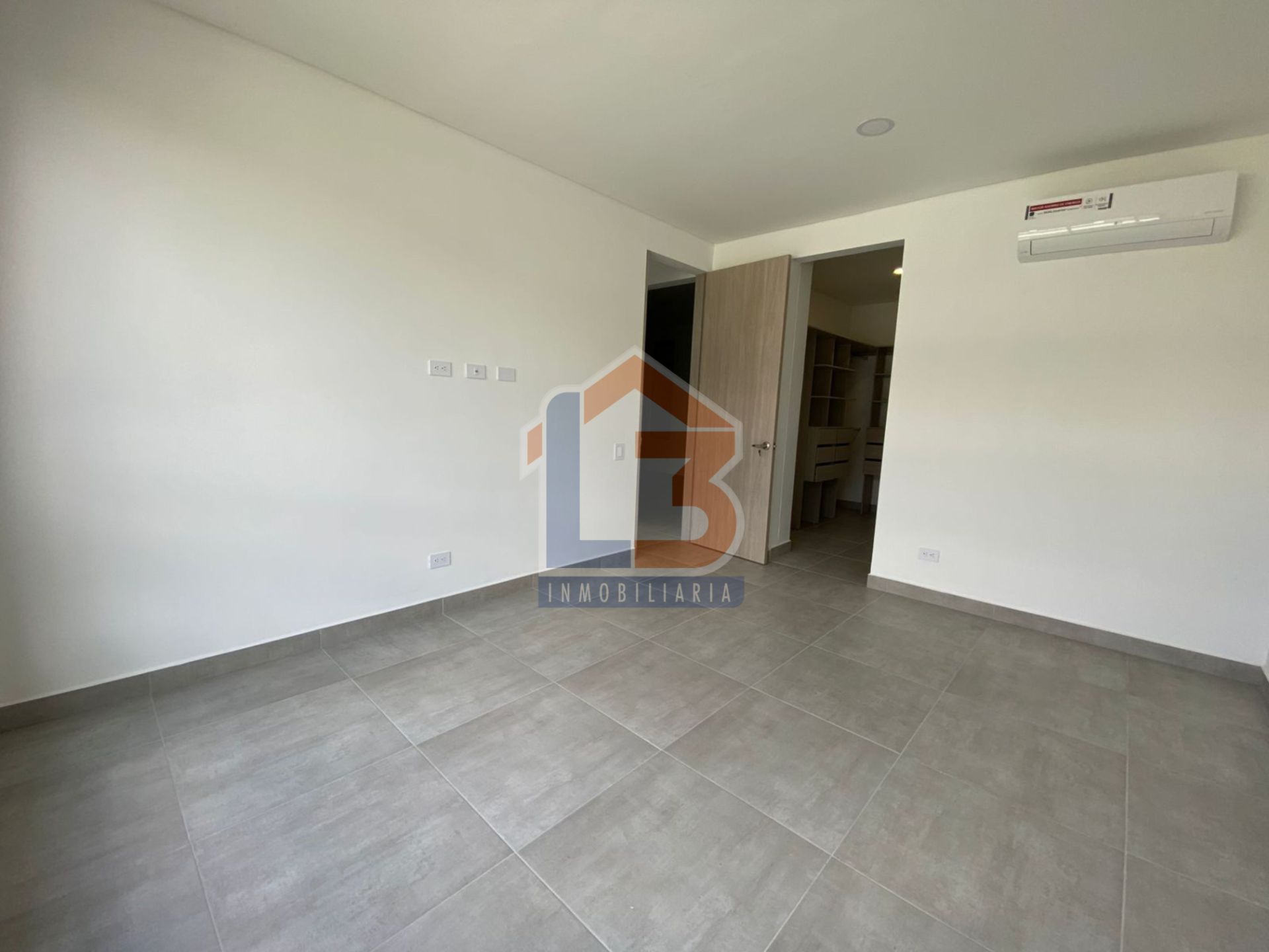SE VENDE APTO EN EL CAIMO (13).jpg