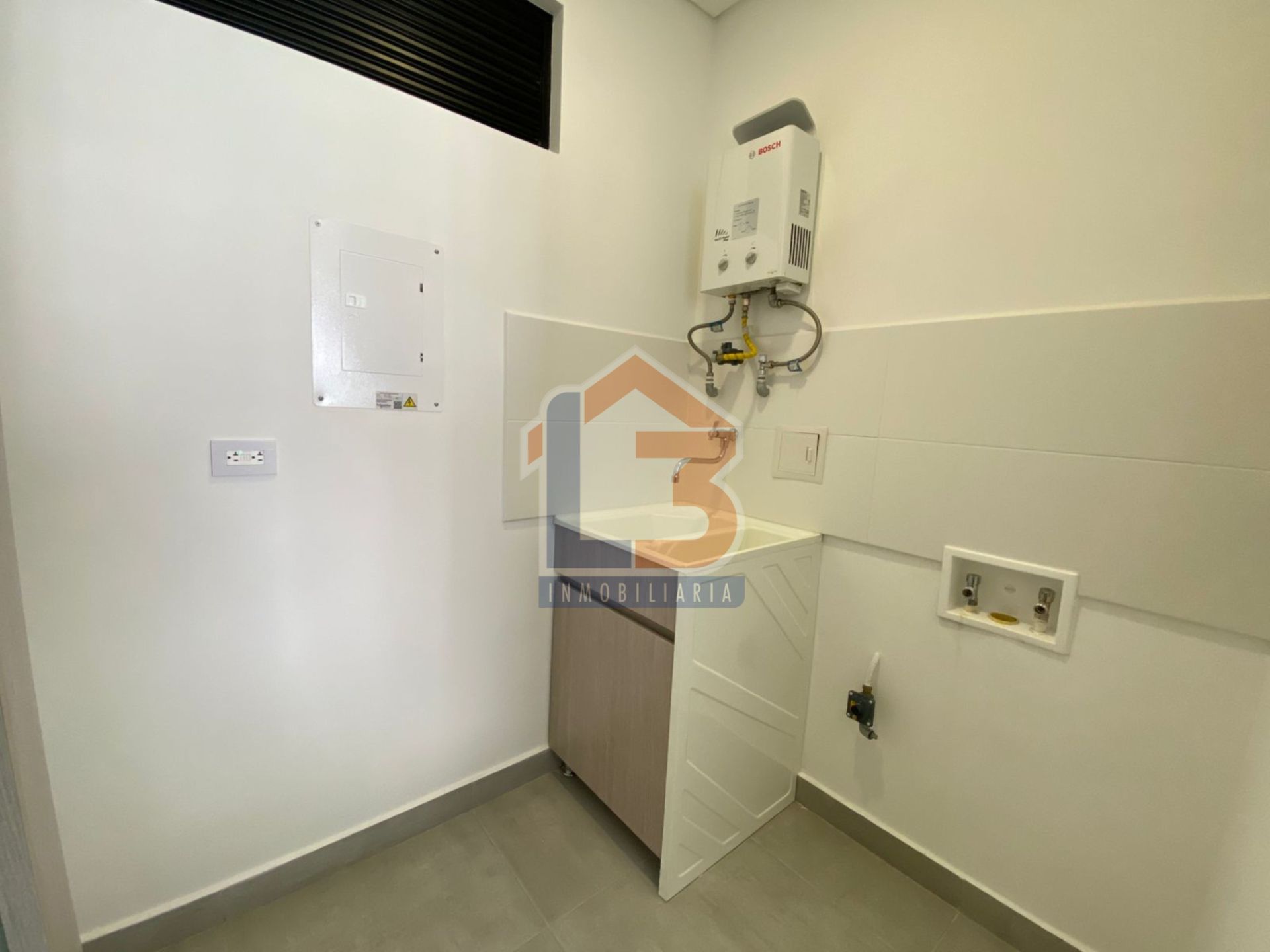 SE VENDE APTO EN EL CAIMO (21).jpg