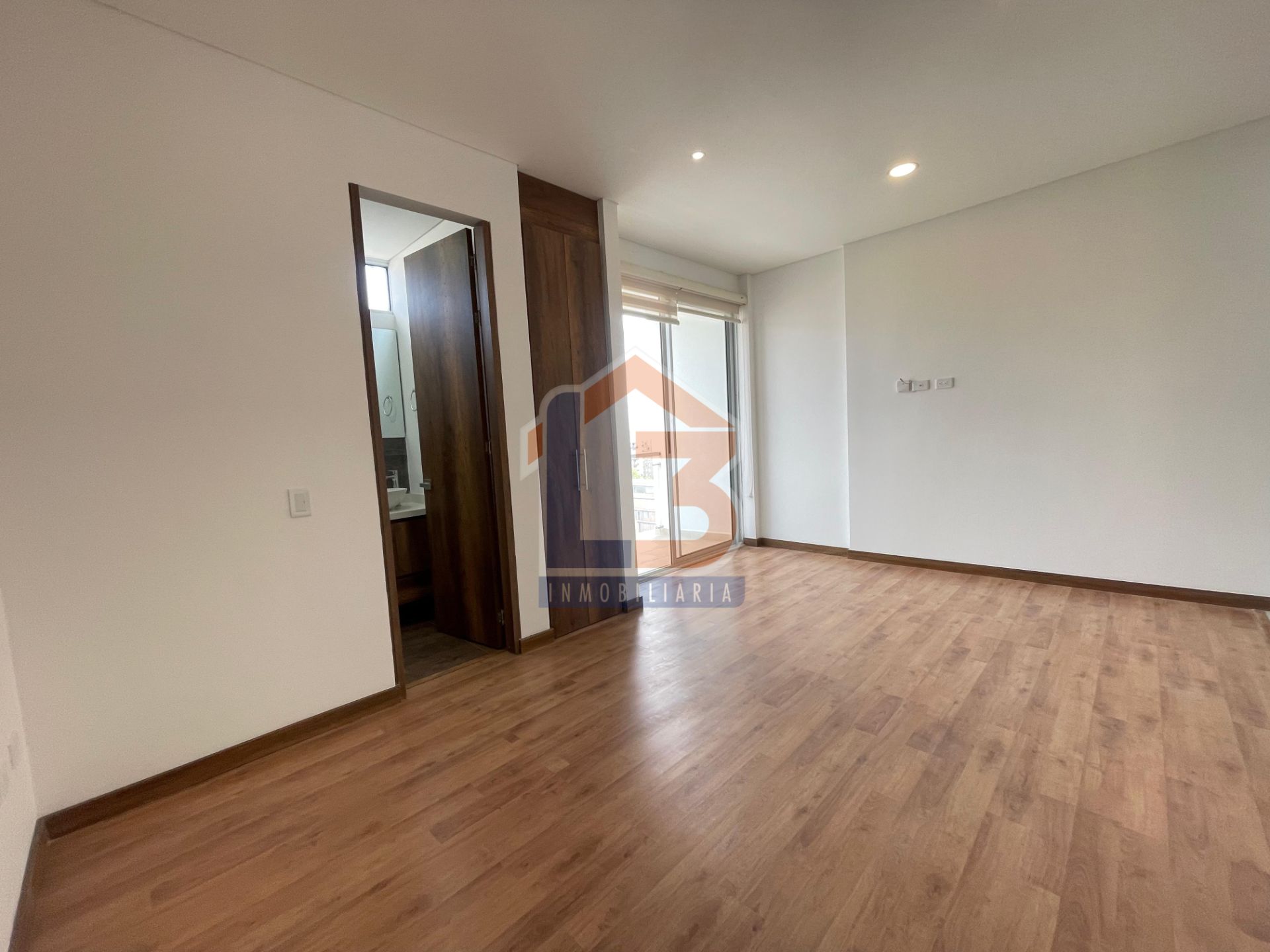 APARTA SUITE NUEVA CECILIA  (5).jpg
