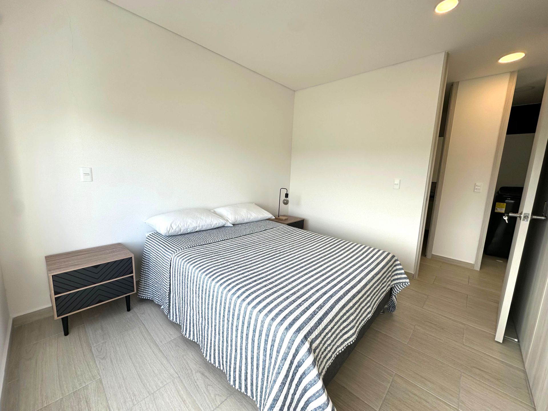 apartamento en laureles alquiler por noches y por mes  (13).jpg