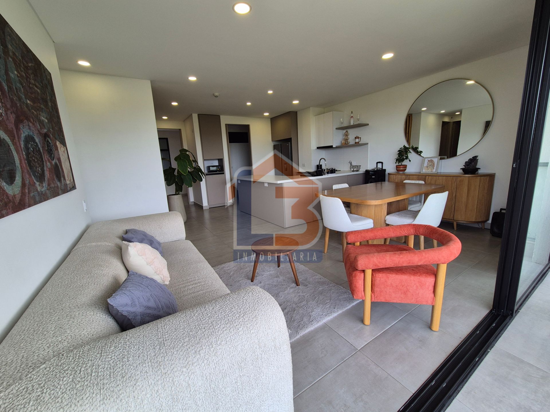 APARTASUITE VIA LA TEBAIDA (1).jpg