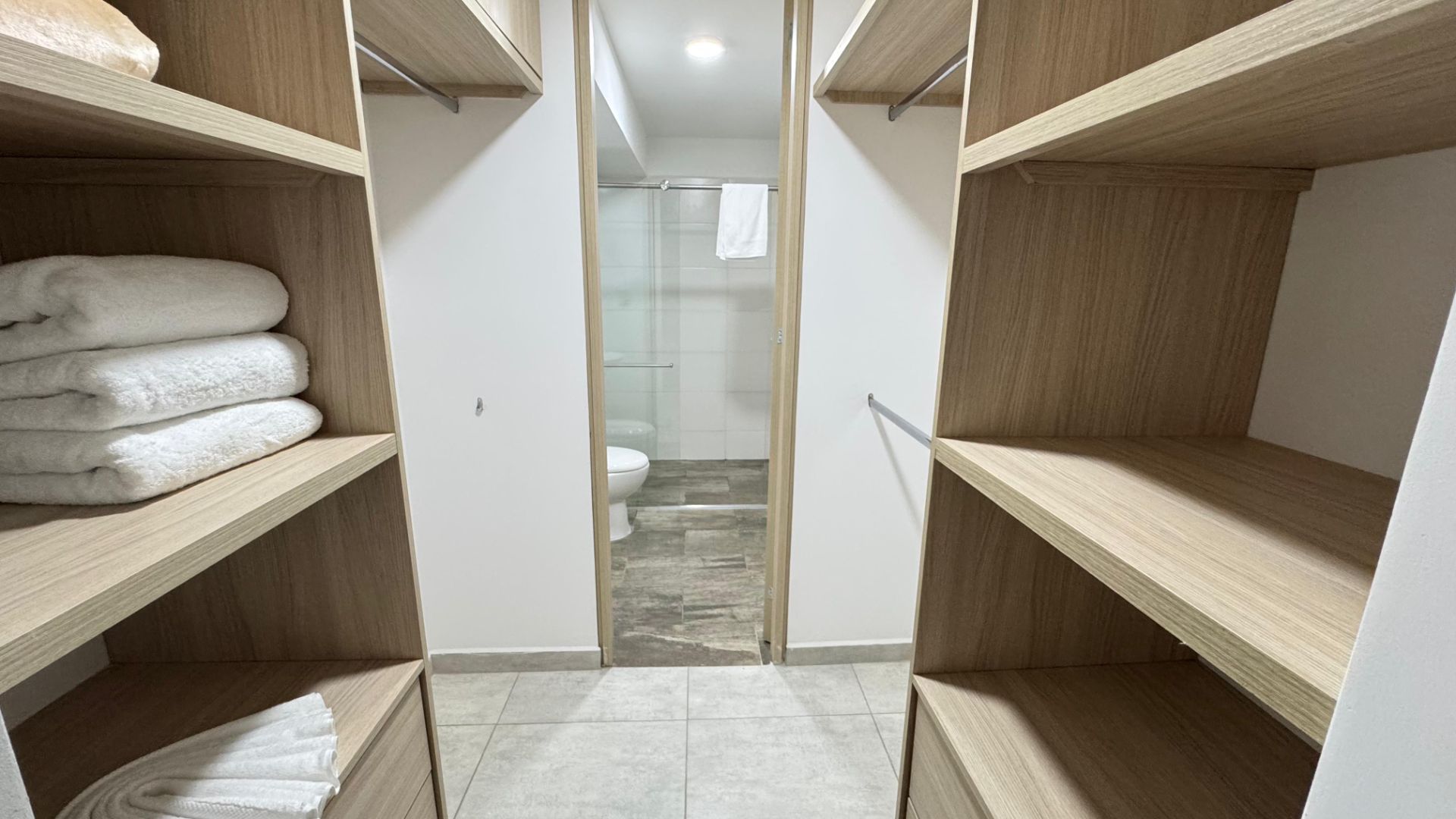 hermoso apartaestudio alquiler por noches av 19 (2).jpg