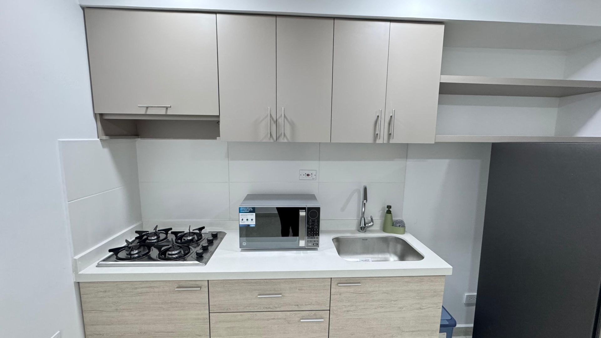 hermoso apartaestudio alquiler por noches av 19 (4).jpg