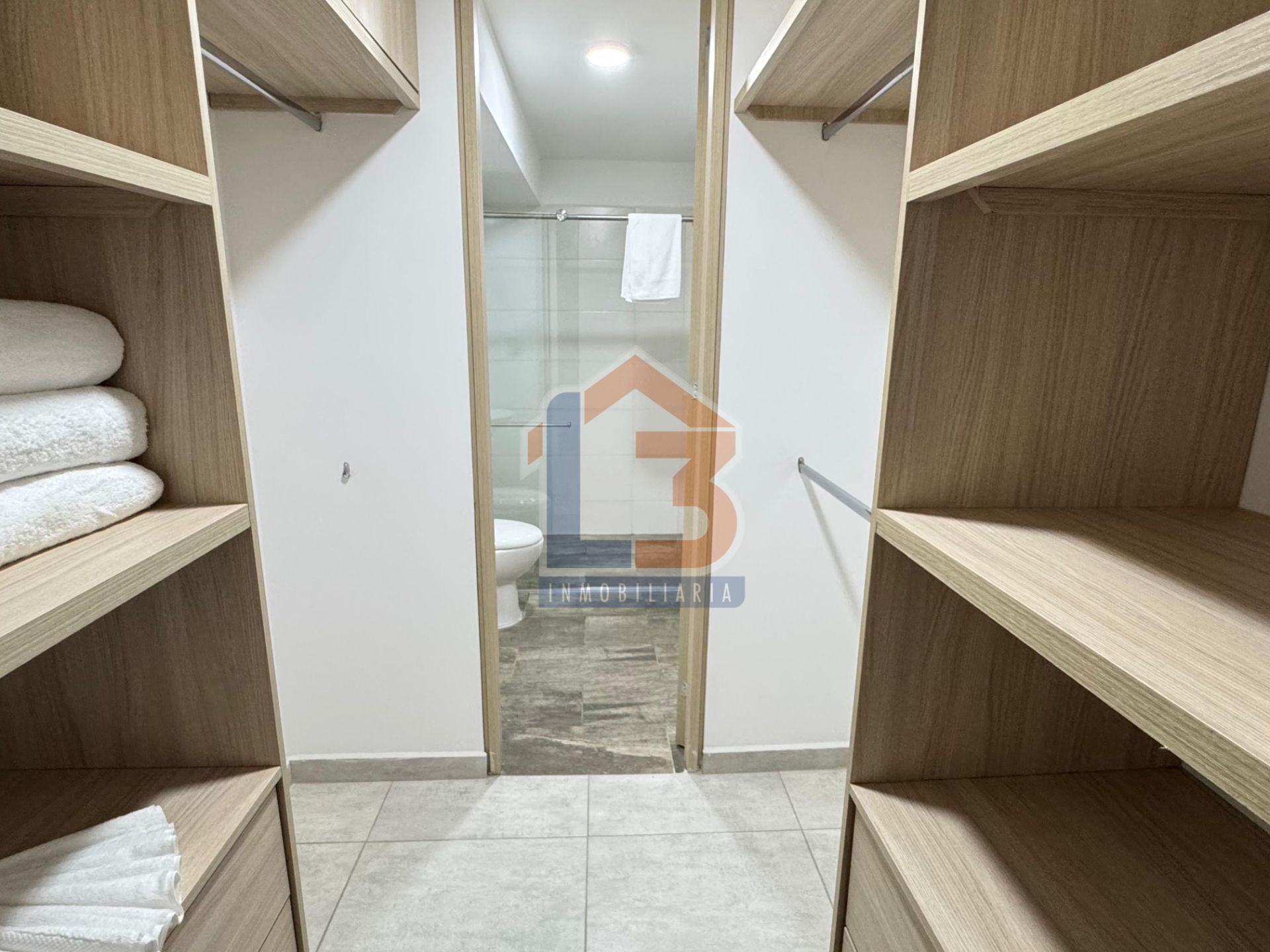 SE VENDE APARTAESTUDIO EN EL NORTE  (14).jpg