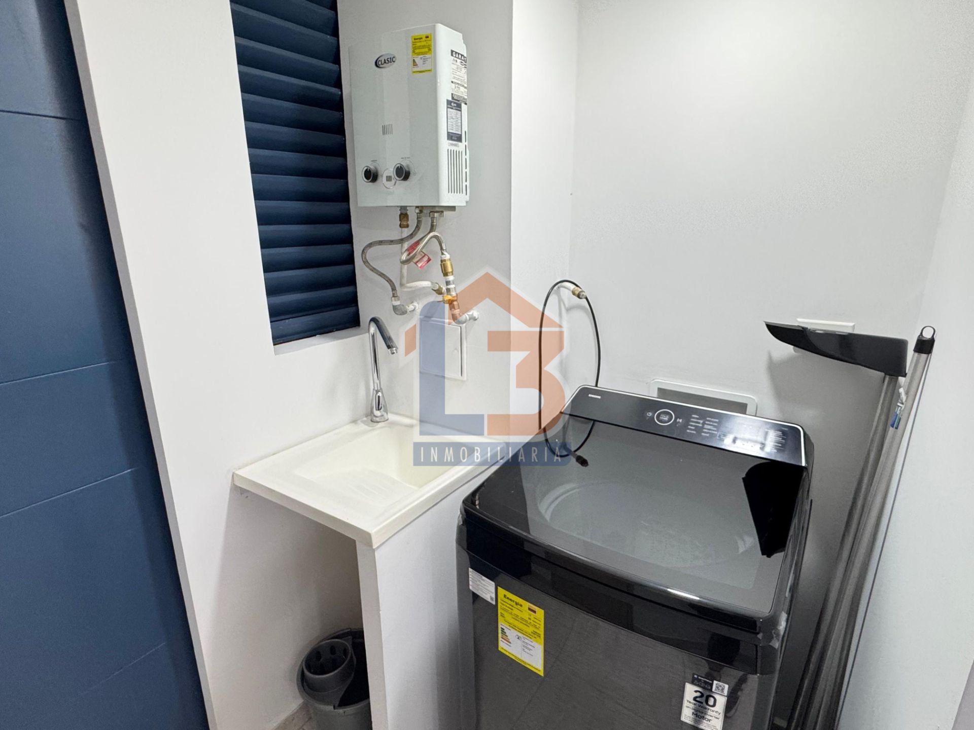 SE VENDE APARTAESTUDIO EN EL NORTE  (17).jpg