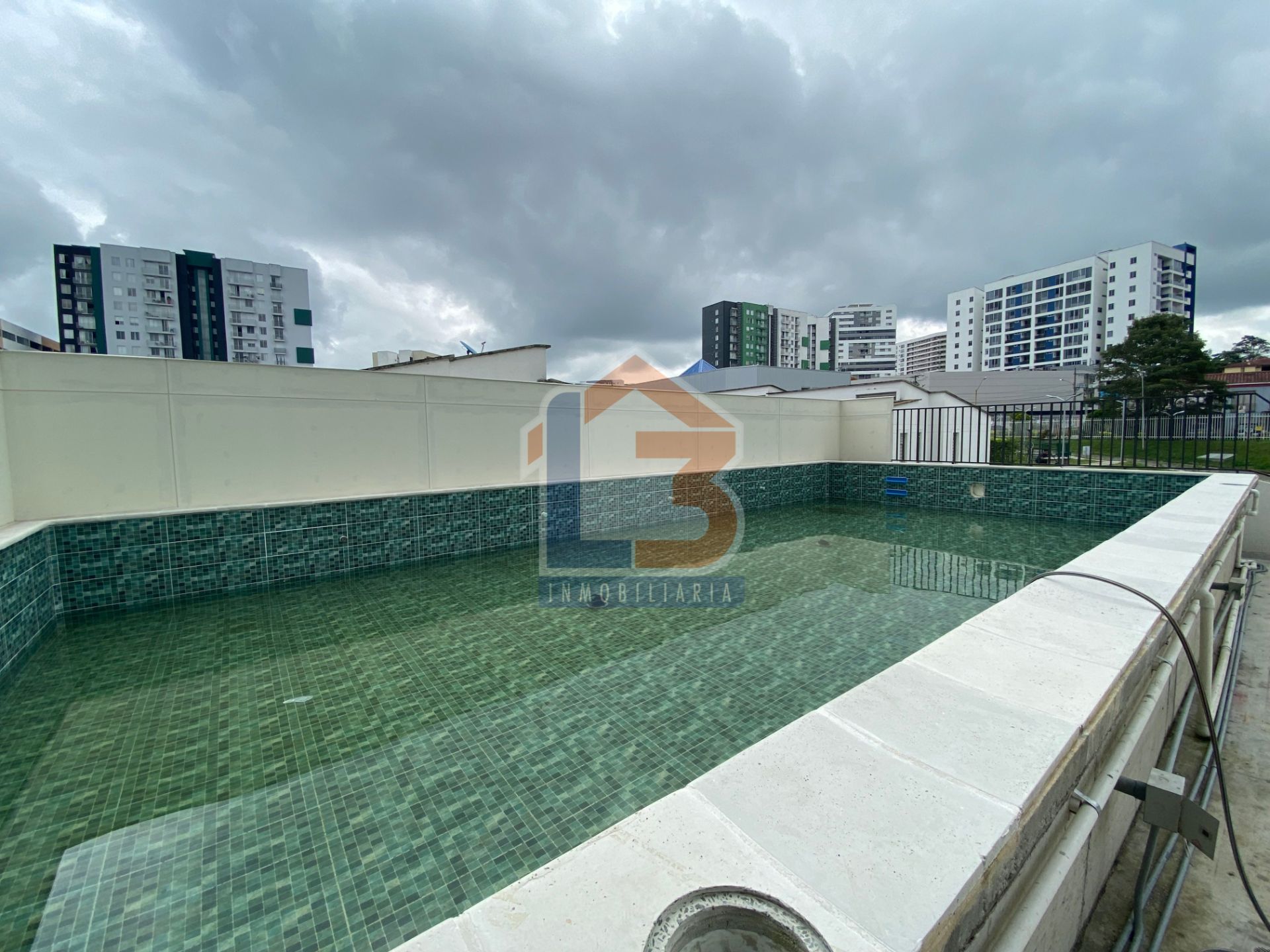 SE VENDE APARTAESTUDIO EN EL NORTE  (26).jpg