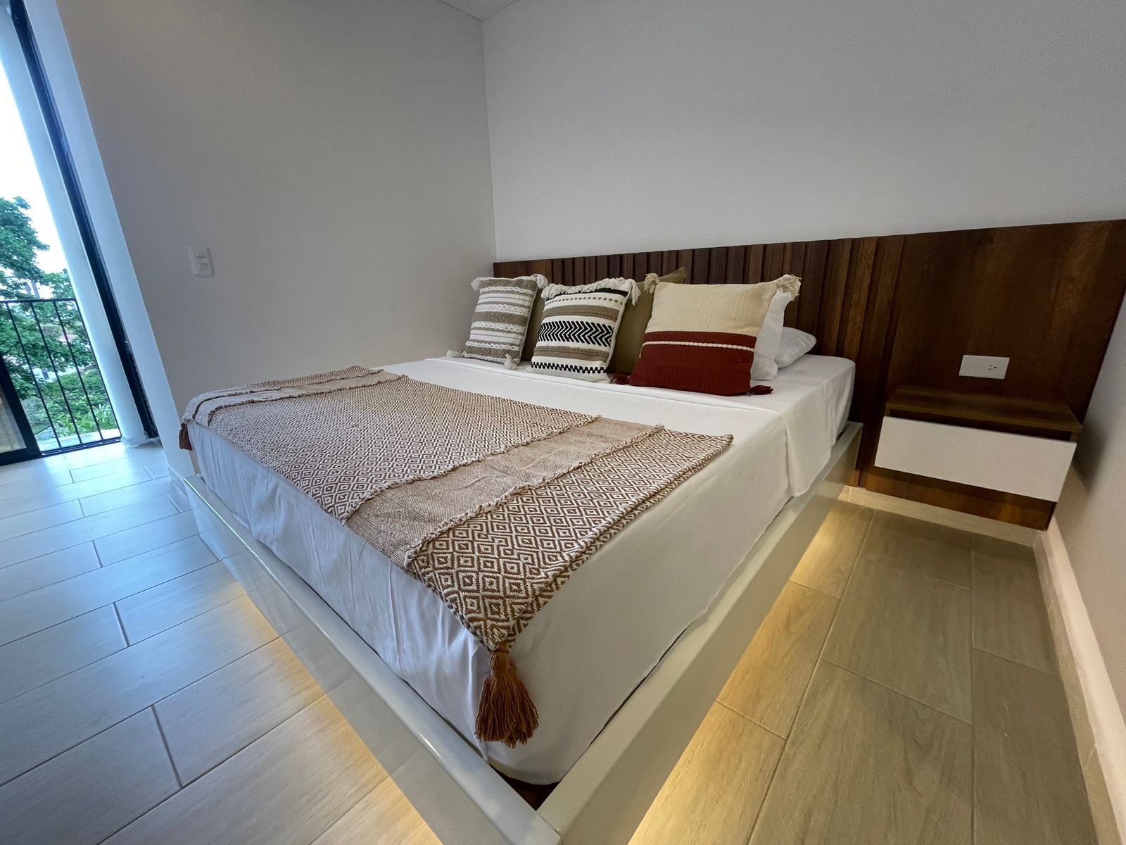 Hermoso apartaestudio Laureles  (6).jpg