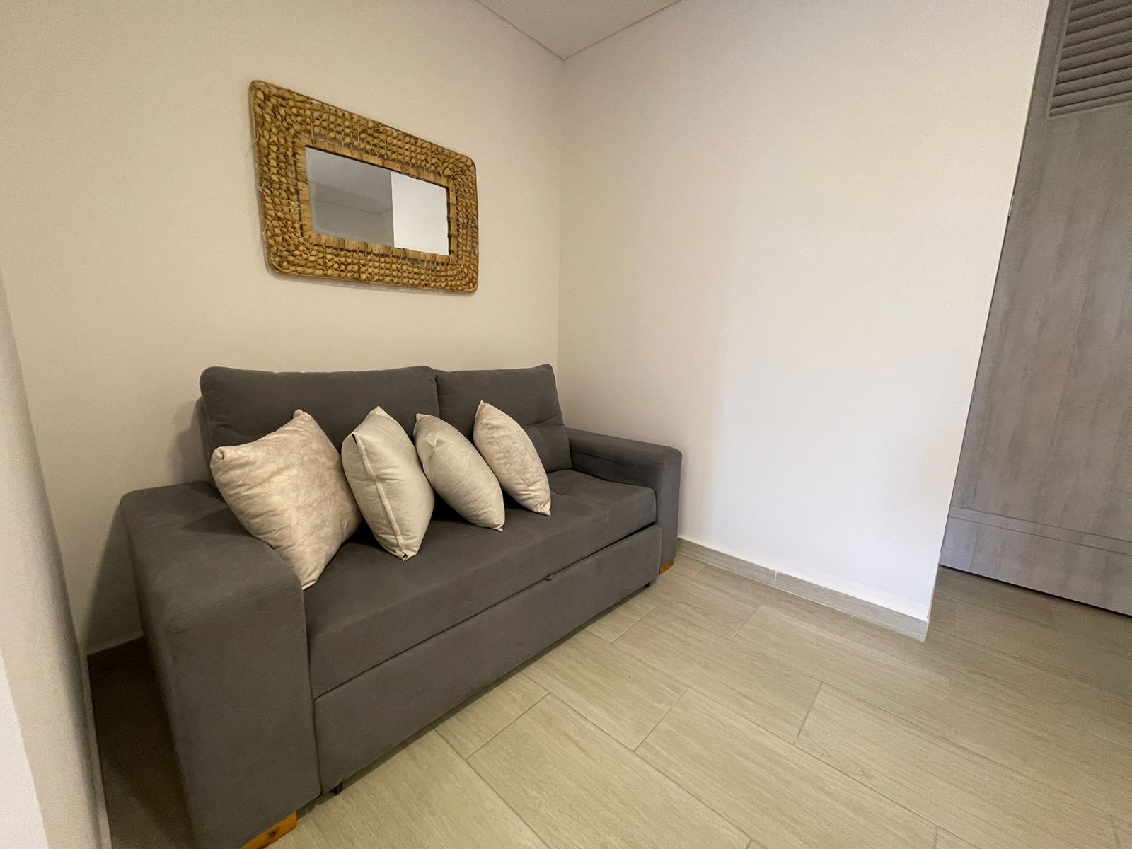 Hermoso apartaestudio Laureles  (11).jpg