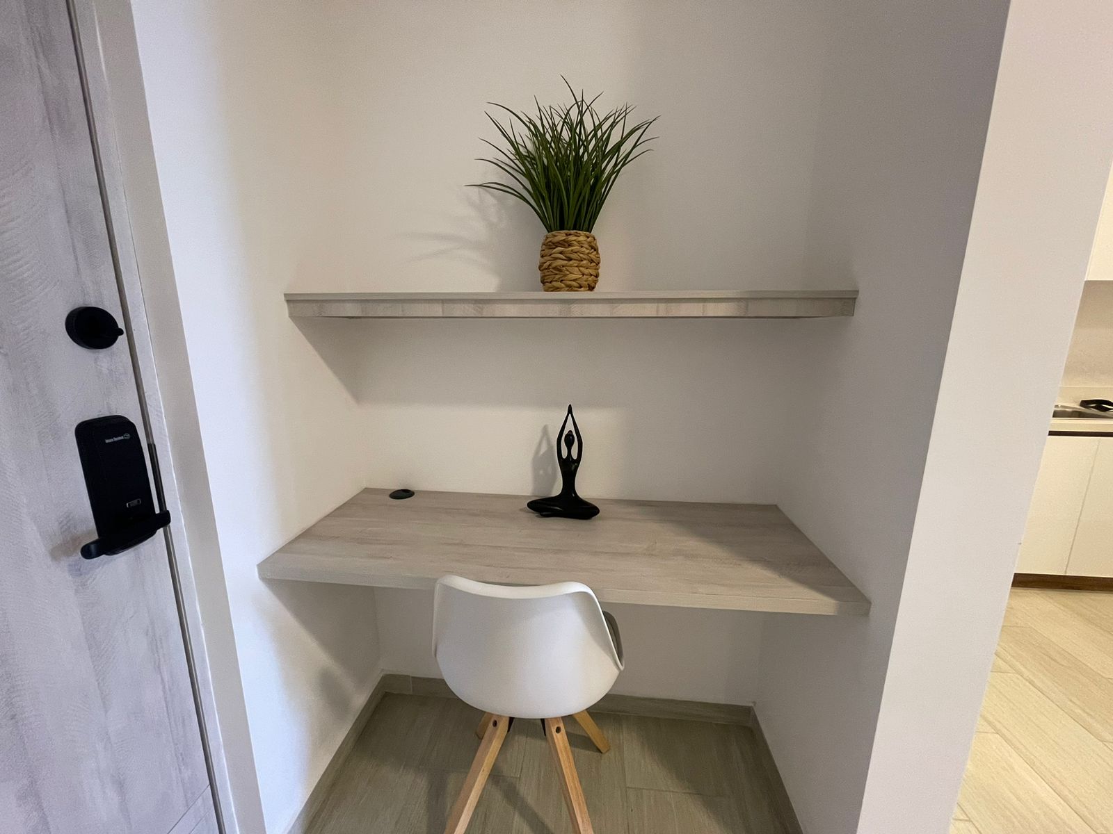 Hermoso apartaestudio Laureles  (13).jpg