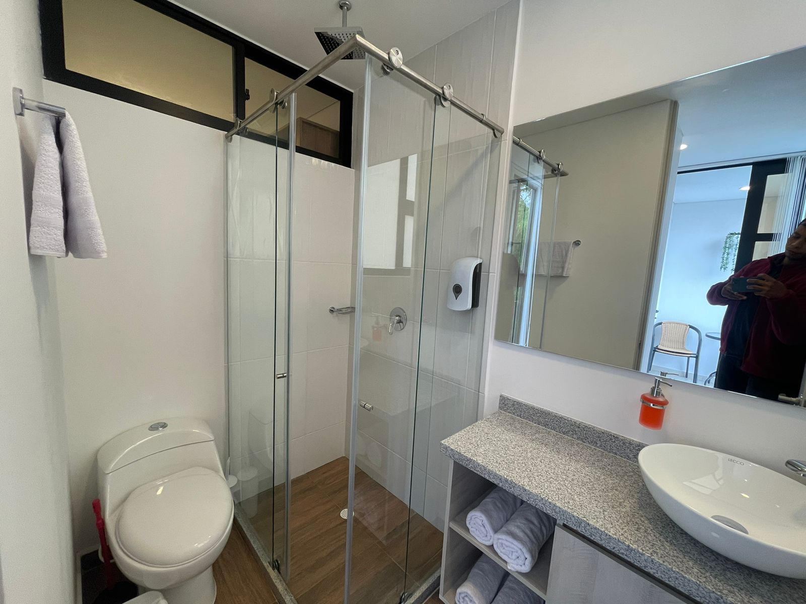Hermoso apartaestudio Laureles  (17).jpg