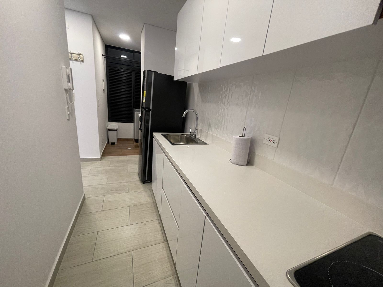 Hermoso apartaestudio Laureles  (21).jpg
