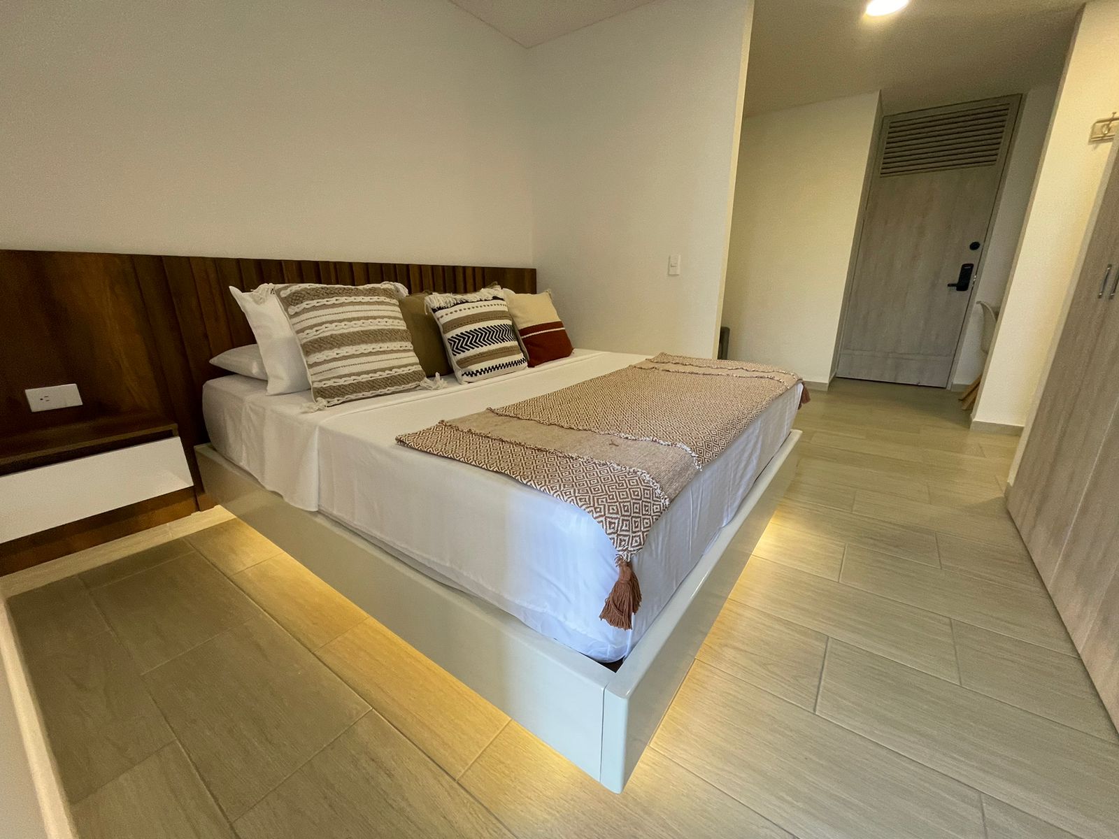 Hermoso apartaestudio Laureles  (32).jpg