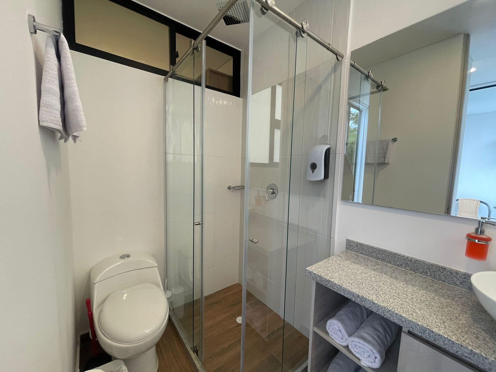 Hermoso apartaestudio Laureles.jpg
