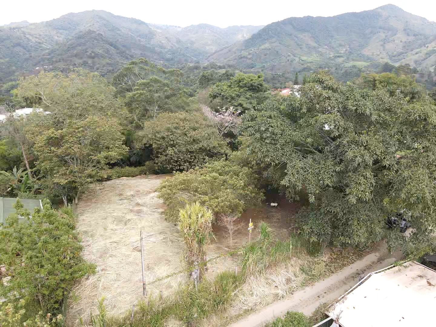 SE VENDE LOTE EN AV. CENTENARIO (6).jpg