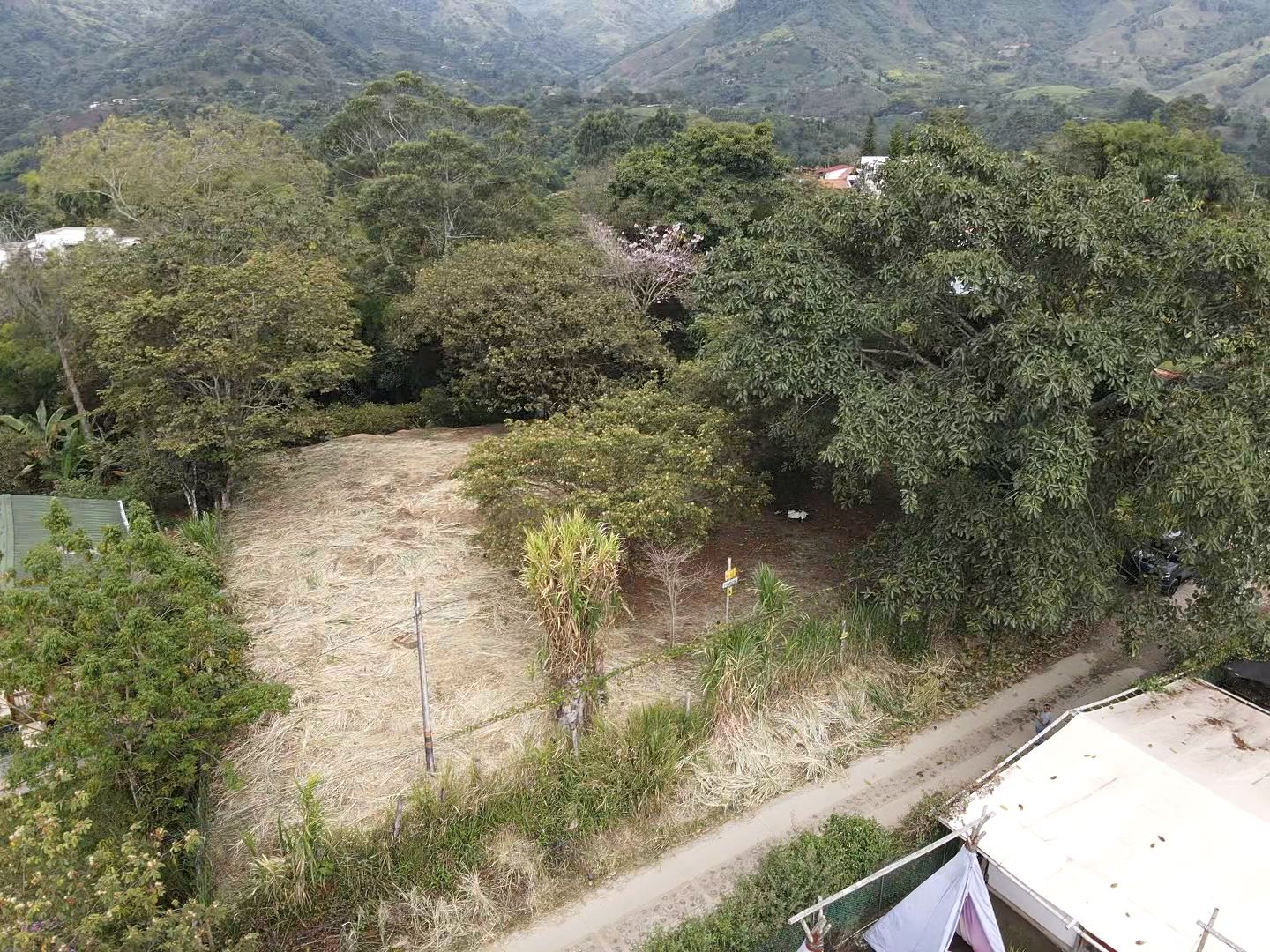 SE VENDE LOTE EN AV. CENTENARIO (18).jpg