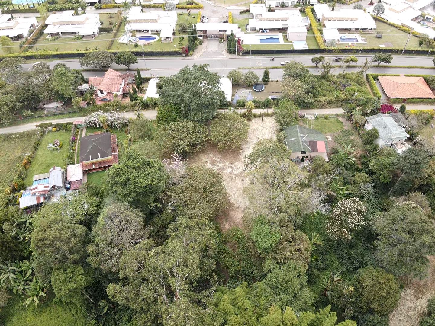 SE VENDE LOTE EN AV. CENTENARIO 16..jpg