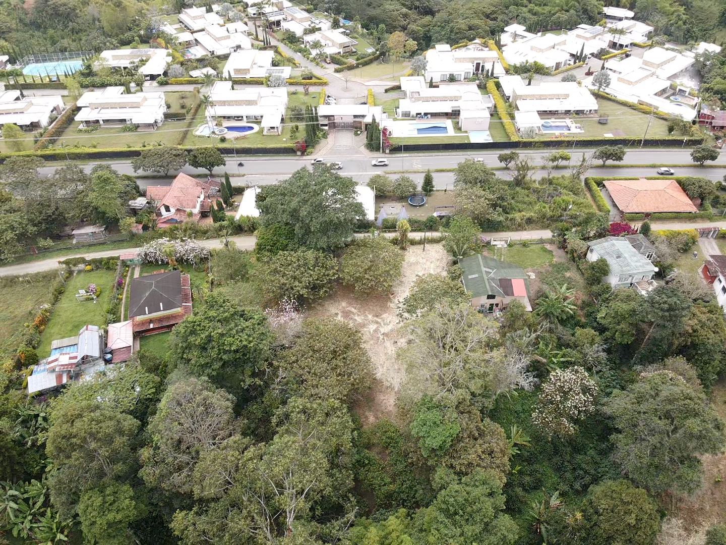 SE VENDE LOTE EN AV. CENTENARIO 20..jpg