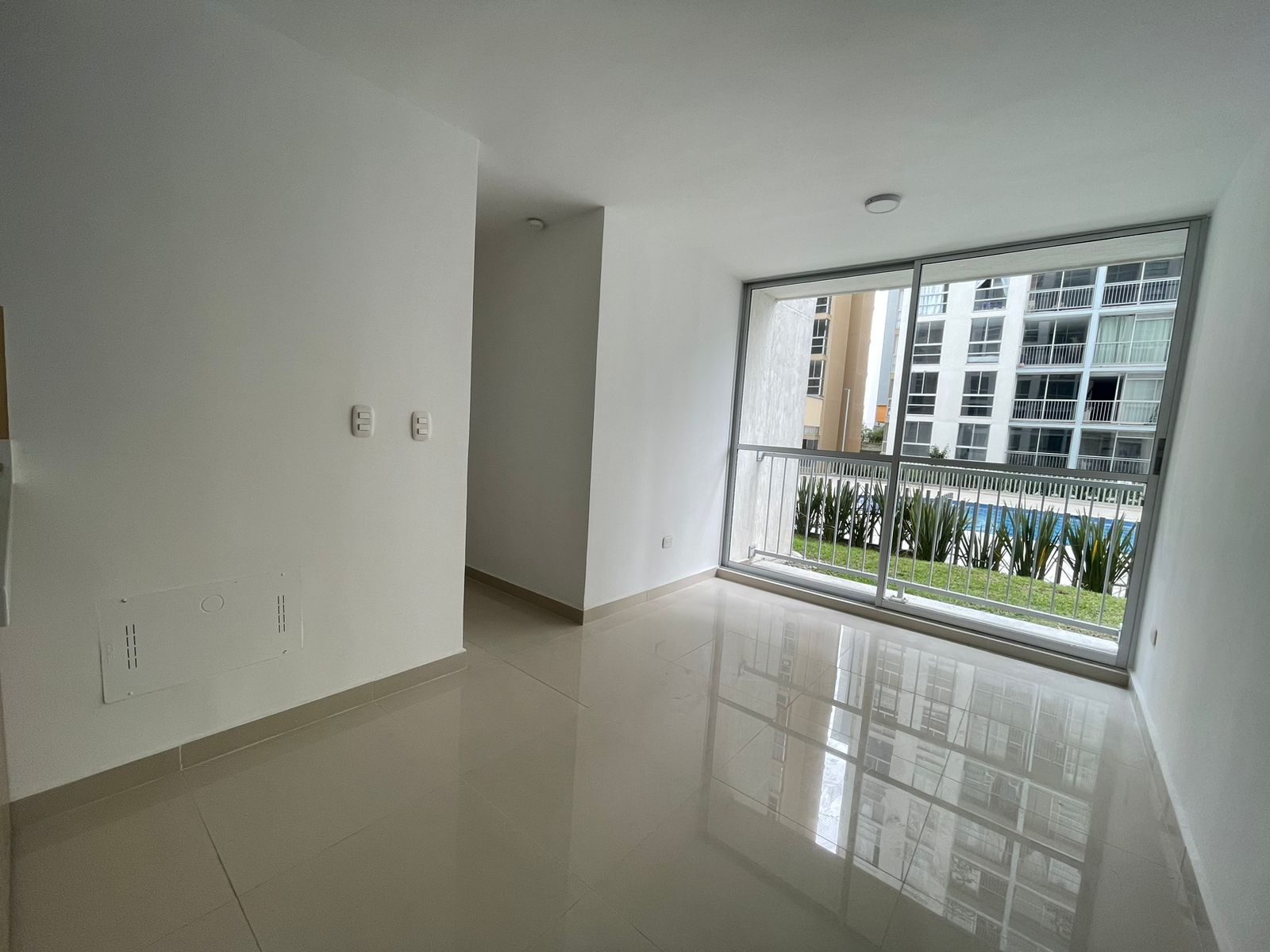 SE VENDE APTO EN MEDITERRANEO 2..jpg