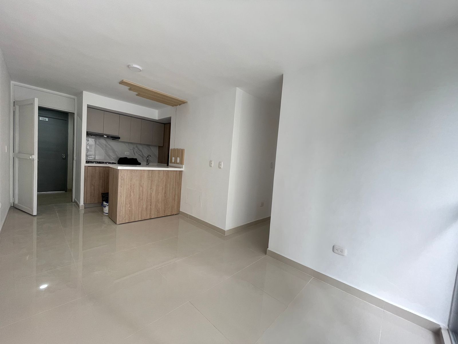 SE VENDE APTO EN MEDITERRANEO 5..jpg