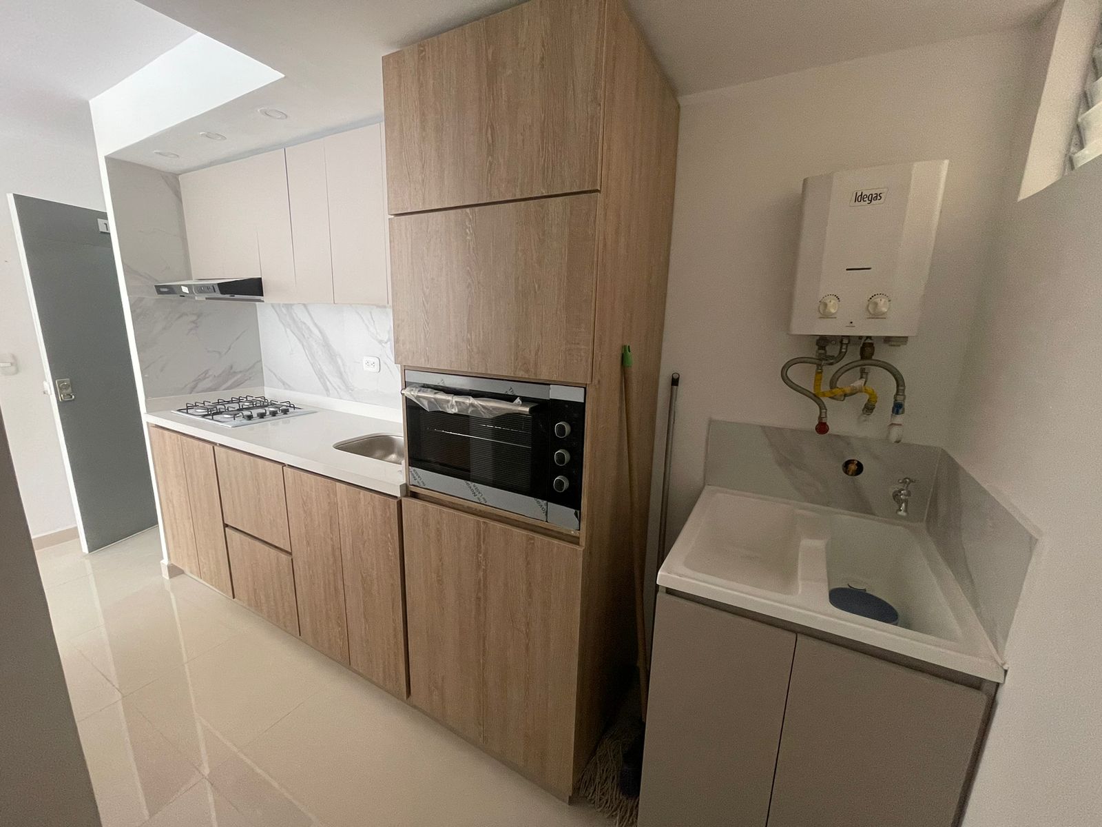 SE VENDE APTO EN MEDITERRANEO 8..jpg