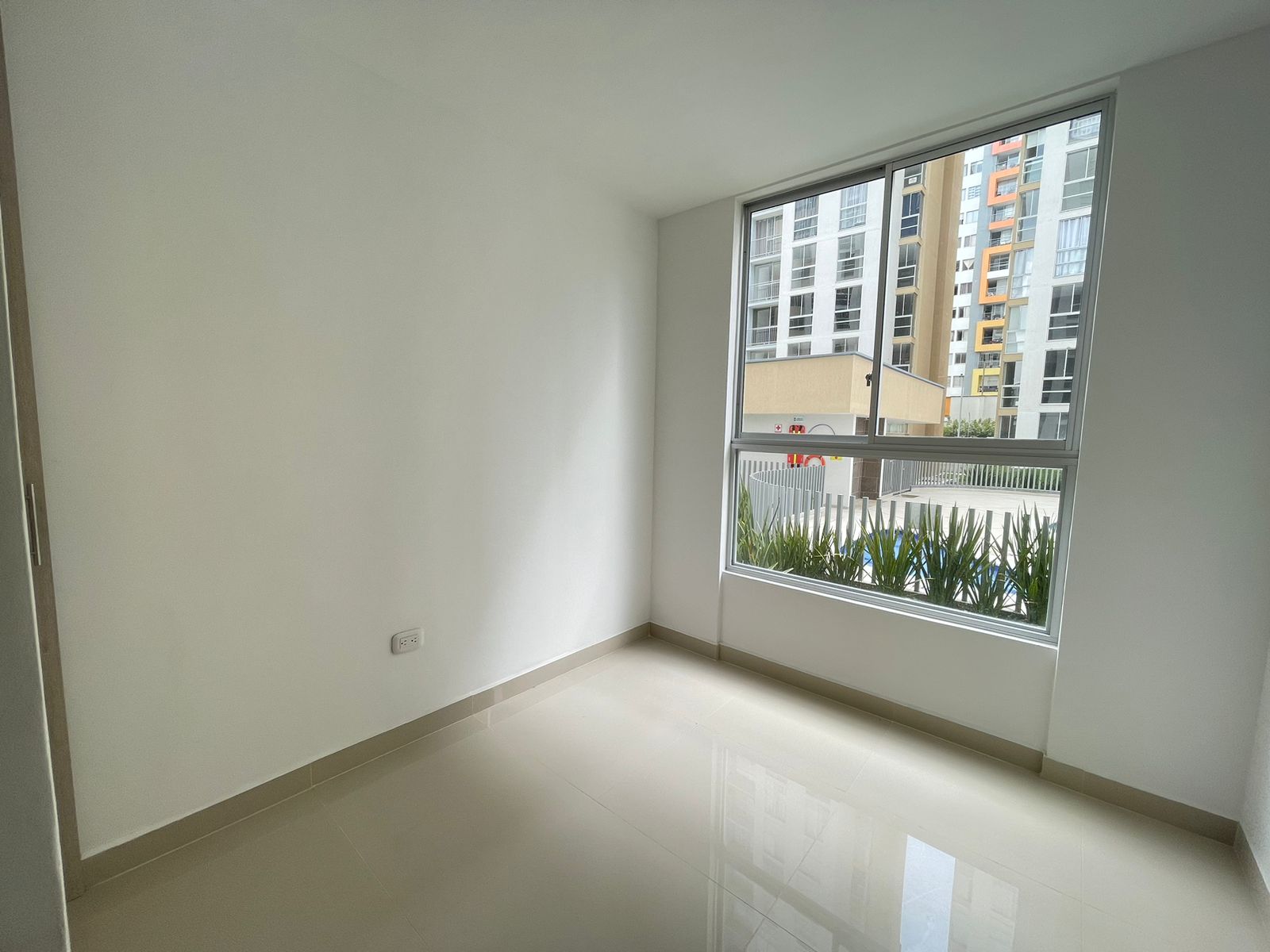 SE VENDE APTO EN MEDITERRANEO 18..jpg