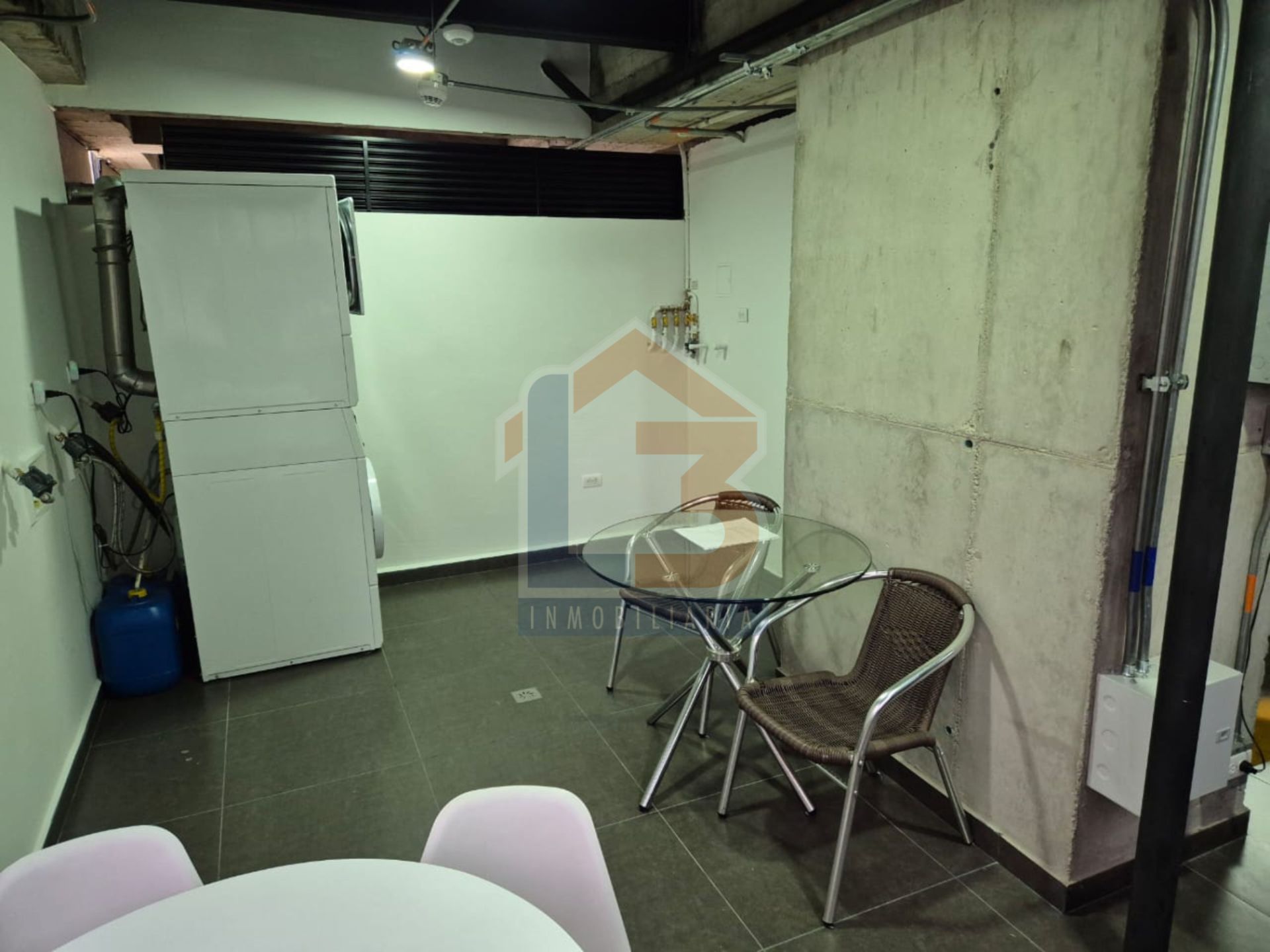 APARESTUDIO ESTOCOLMO 20..jpg