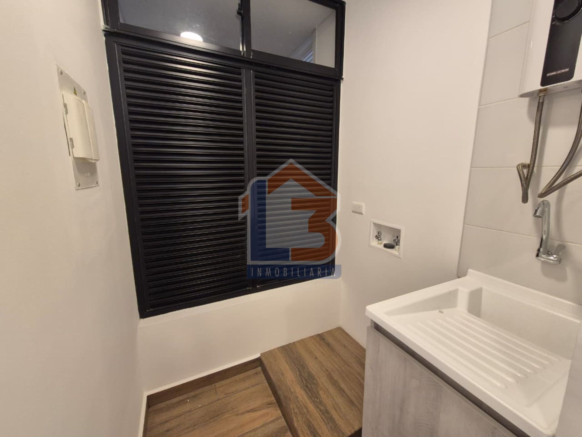 SE VENDE APTO. EST. AMARA  (25).jpg