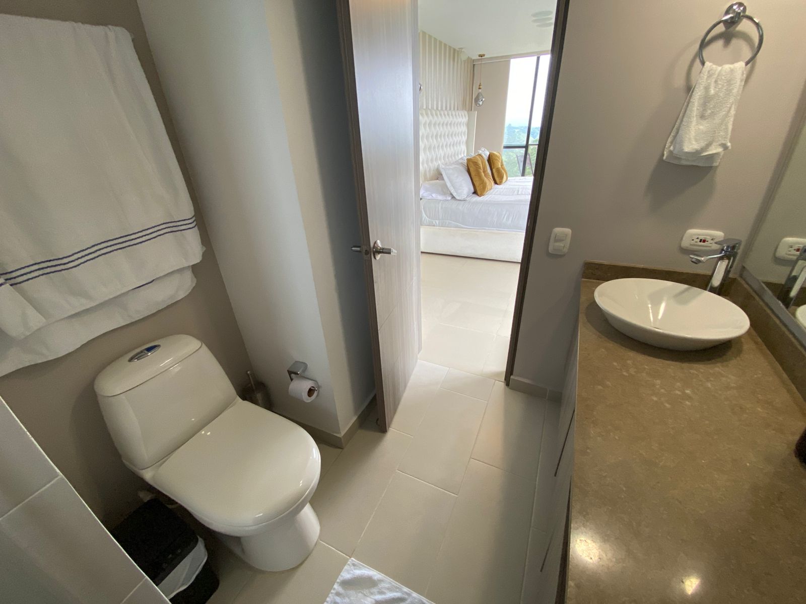SE VENDE APTO EN AV. CENTENARIO  19..jpg