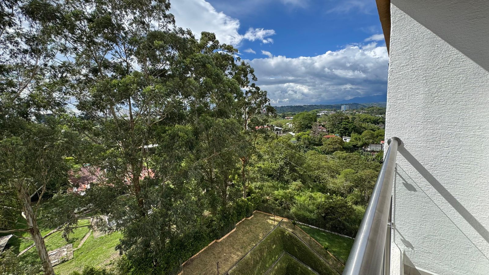HERMOSO APARTAMENTO AL NORTE DE LA CIUDAD POR MENSUALIDAD    (59).jpg