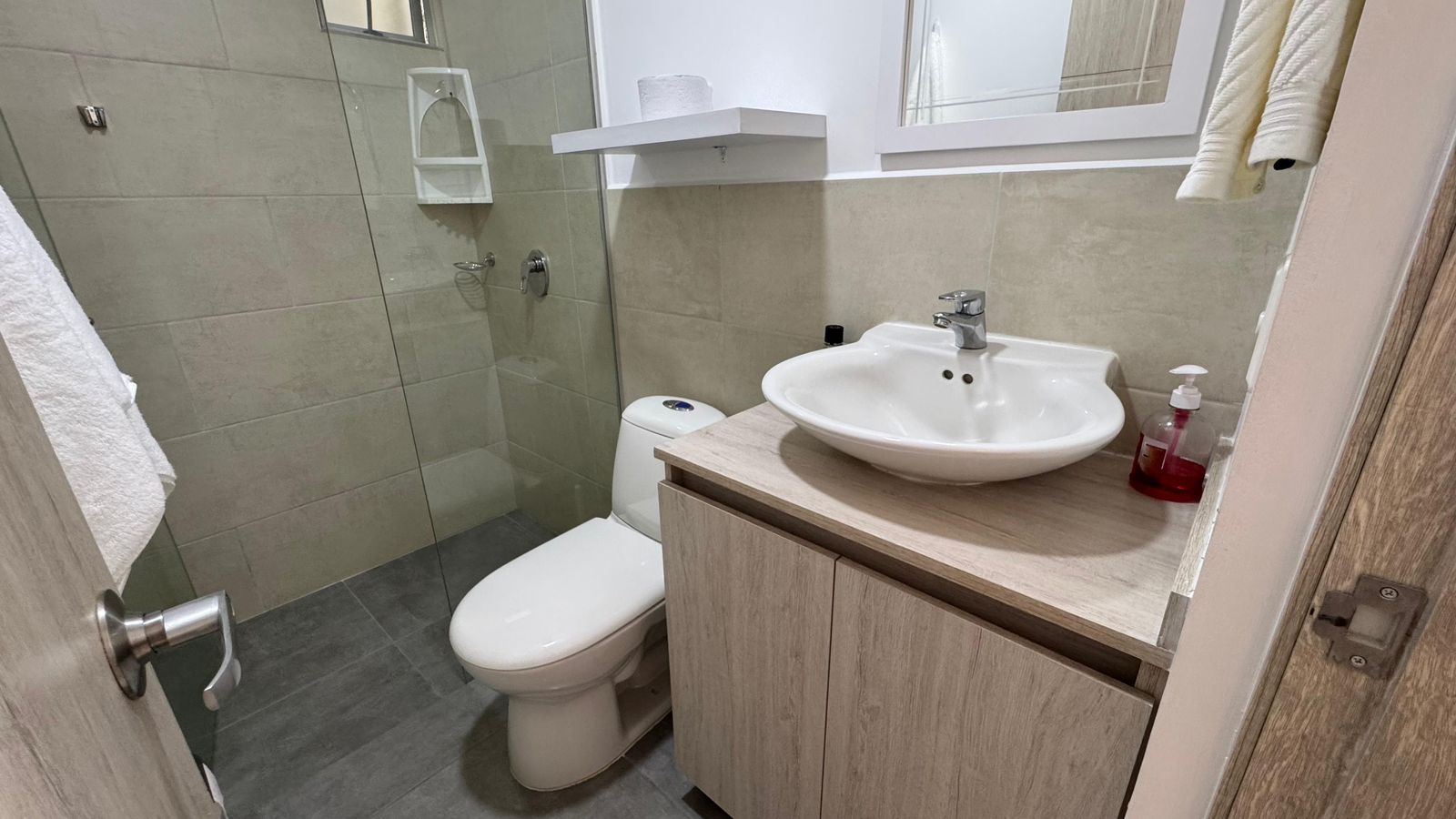 HERMOSO APARTAMENTO AL NORTE DE LA CIUDAD POR MENSUALIDAD    (60).jpg