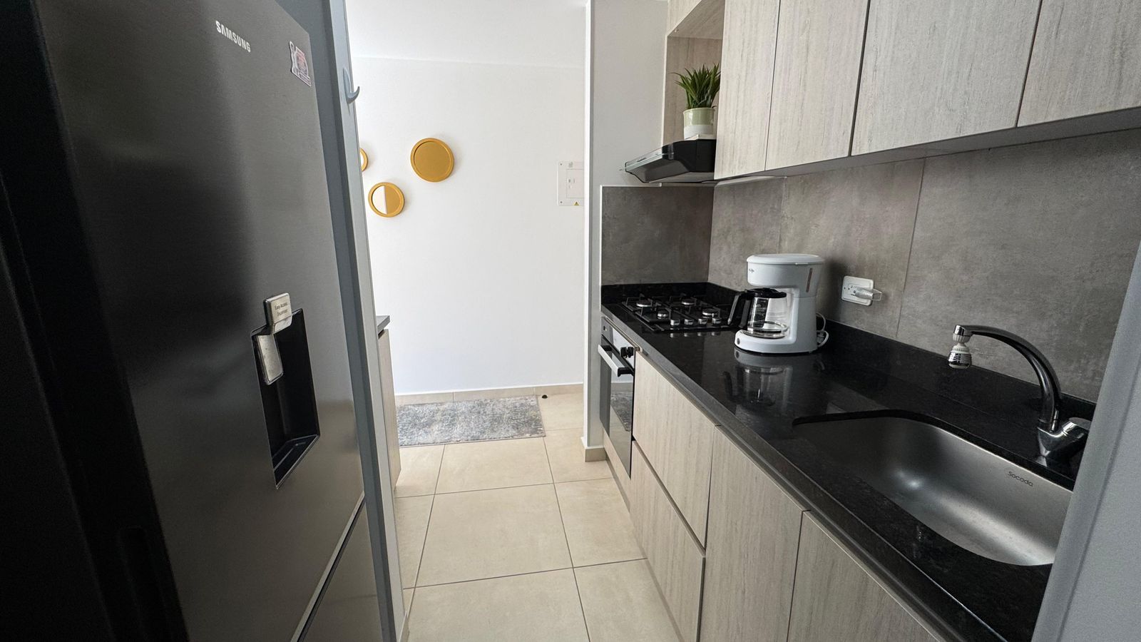 HERMOSO APARTAMENTO AL NORTE DE LA CIUDAD POR MENSUALIDAD    (42).jpg