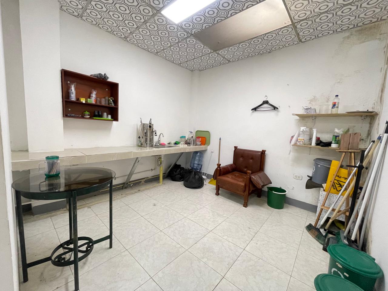 LOCAL LA TEBAIDA 23..jpeg