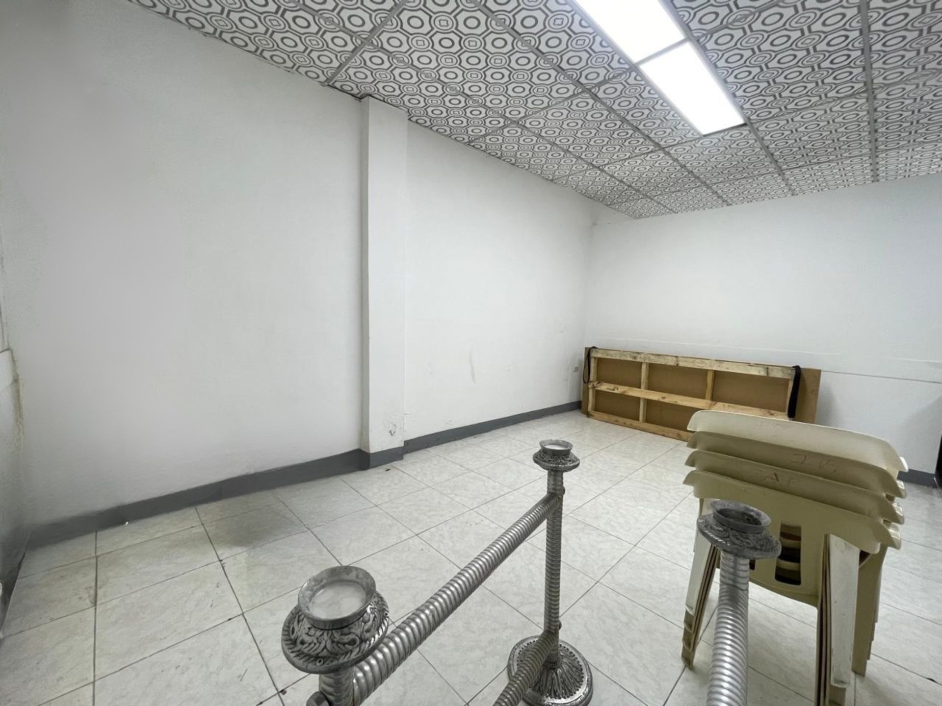 LOCAL LA TEBAIDA 18..jpg