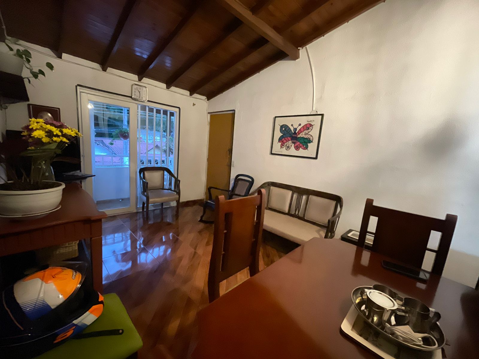 SE VENDE CASA EN MANANTIALES  2..jpg