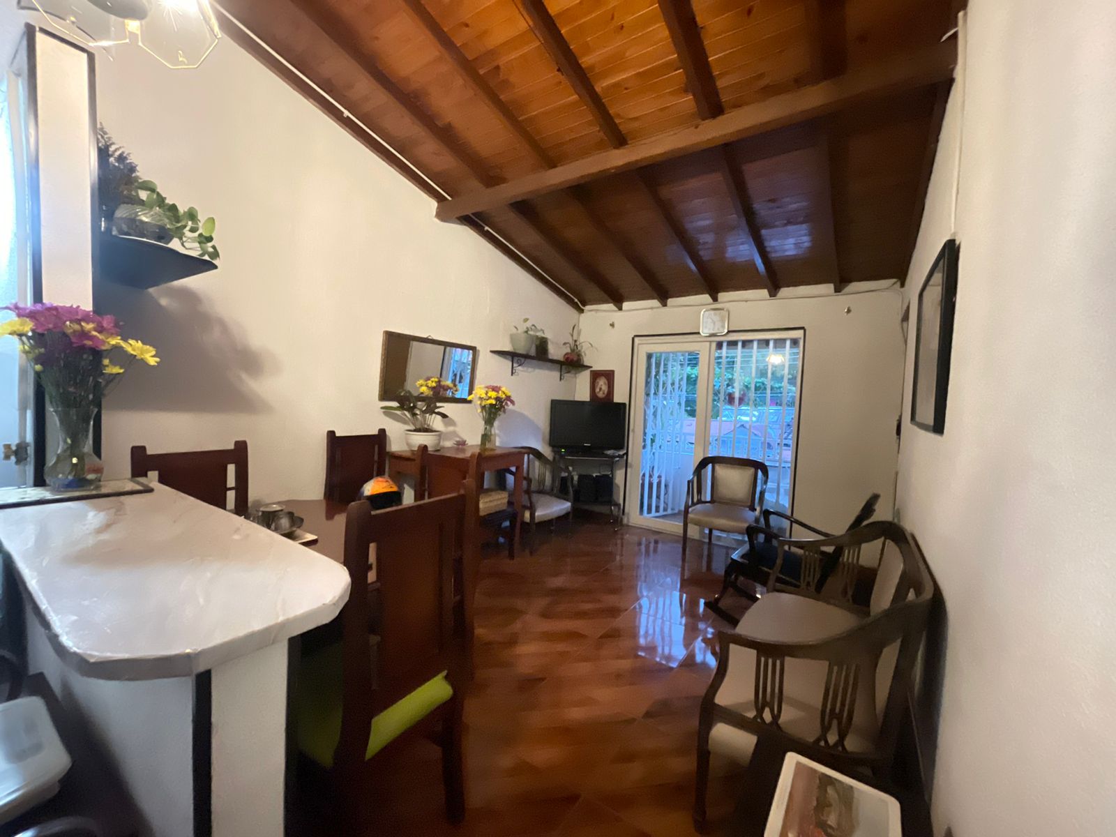 SE VENDE CASA EN MANANTIALES  1..jpg